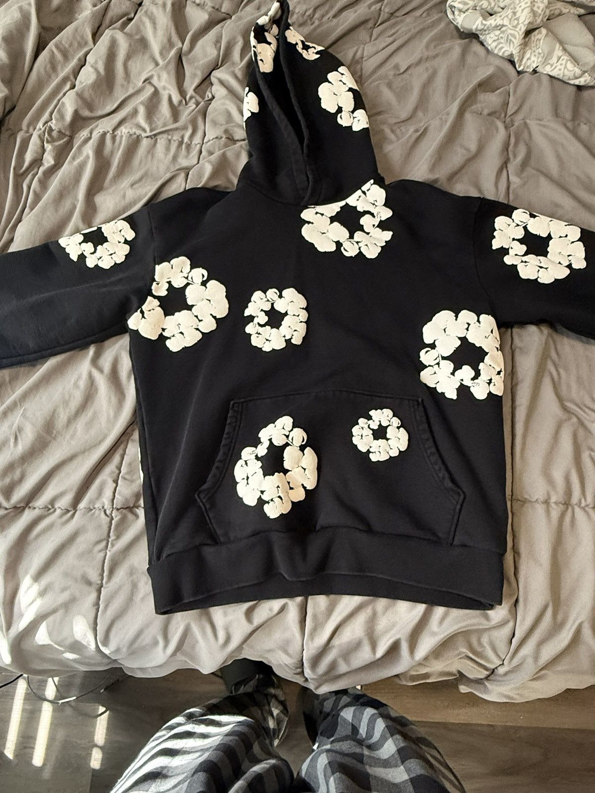 DENIM TEARS The Cotton Wreath Sweatshirt Black Size US S / EU 44-46 / 1 - 1 Thumbnail