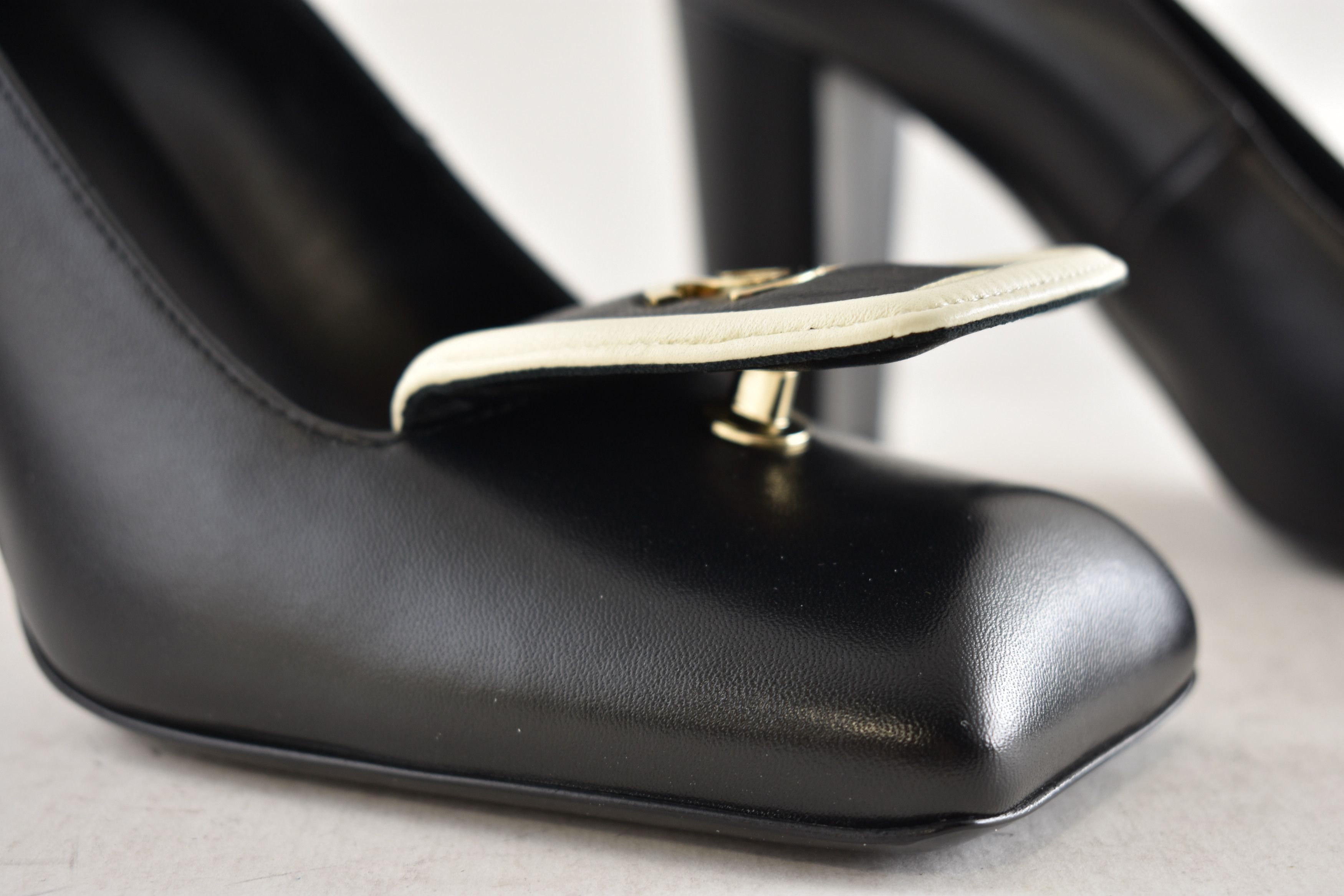 Chanel 26S Blazy White Square Toe Turnlock CC Block Heel Pump 40 Size US 10 / IT 40 - 8 Thumbnail