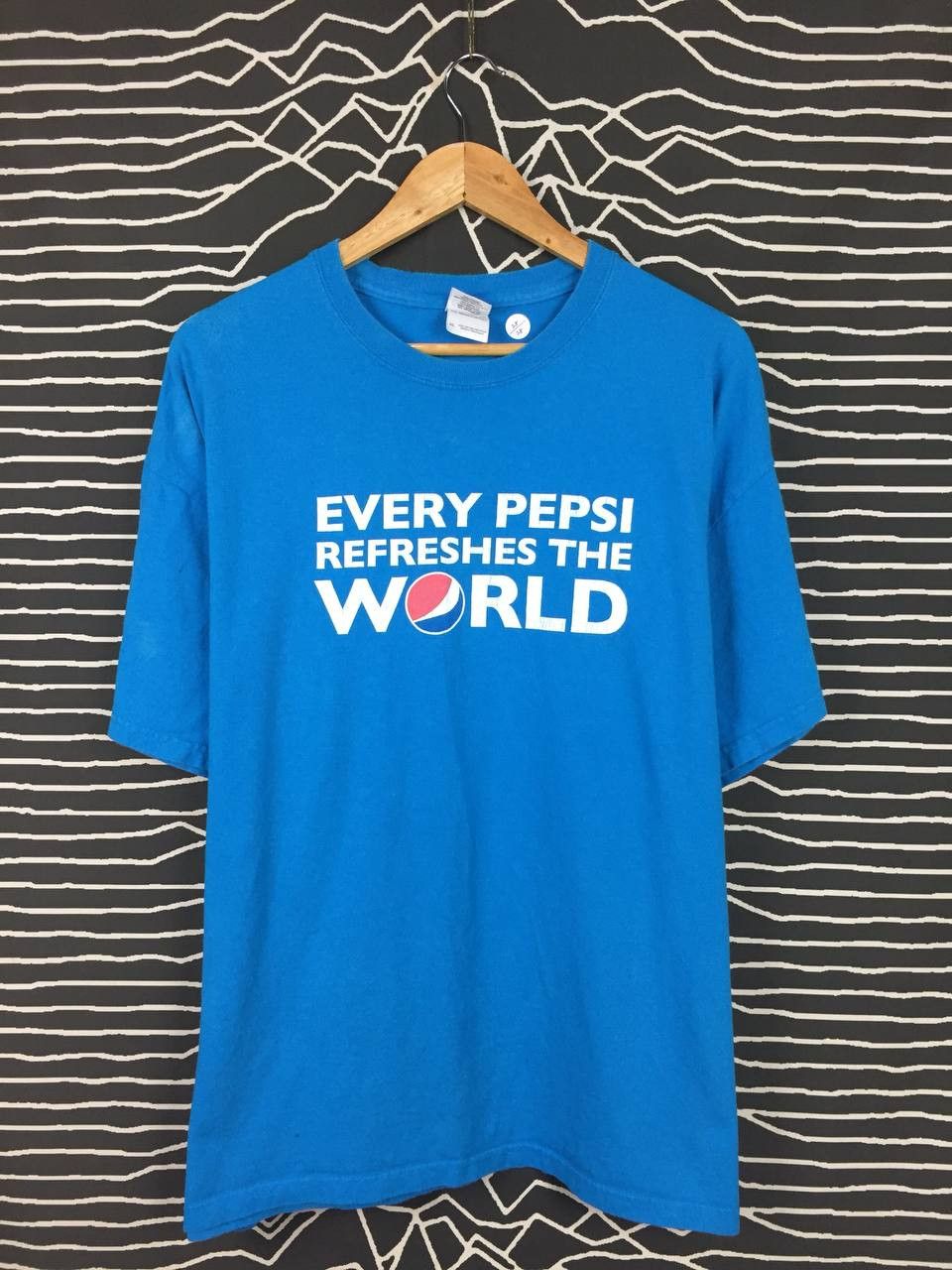 Pepsi × Vintage Every Pepsi Refreshes The World Pepsi Promo Tee Size US XL / EU 56 / 4 - 2 Thumbnail