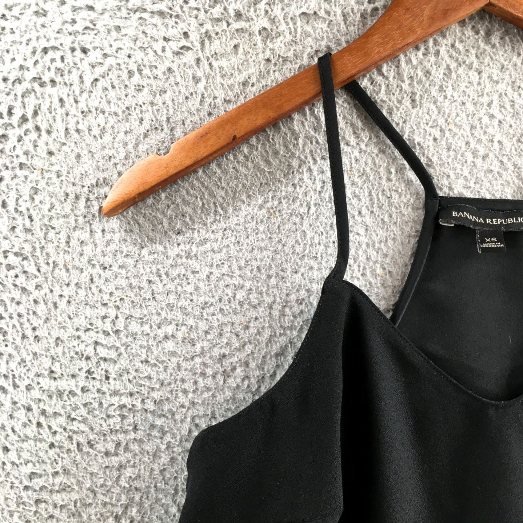Banana Republic Banana Republic Camisole Womens XS Black Spaghetti Strap Tank Top Size XS / US 0-2 / IT 36-38 - 4 Thumbnail