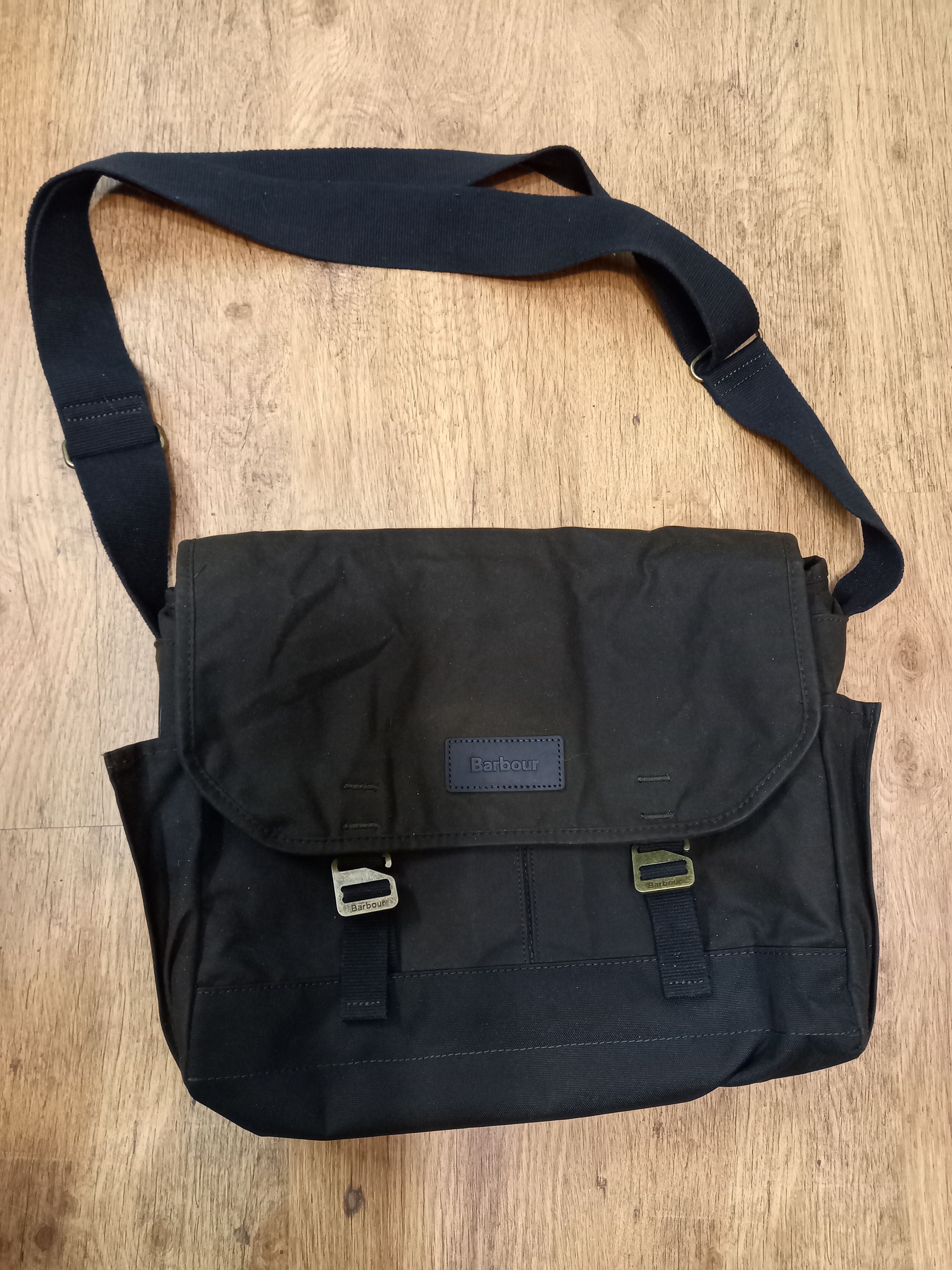 Barbour Vintage Wax Cotton Messenger Shoulder Bag in Green, Men's