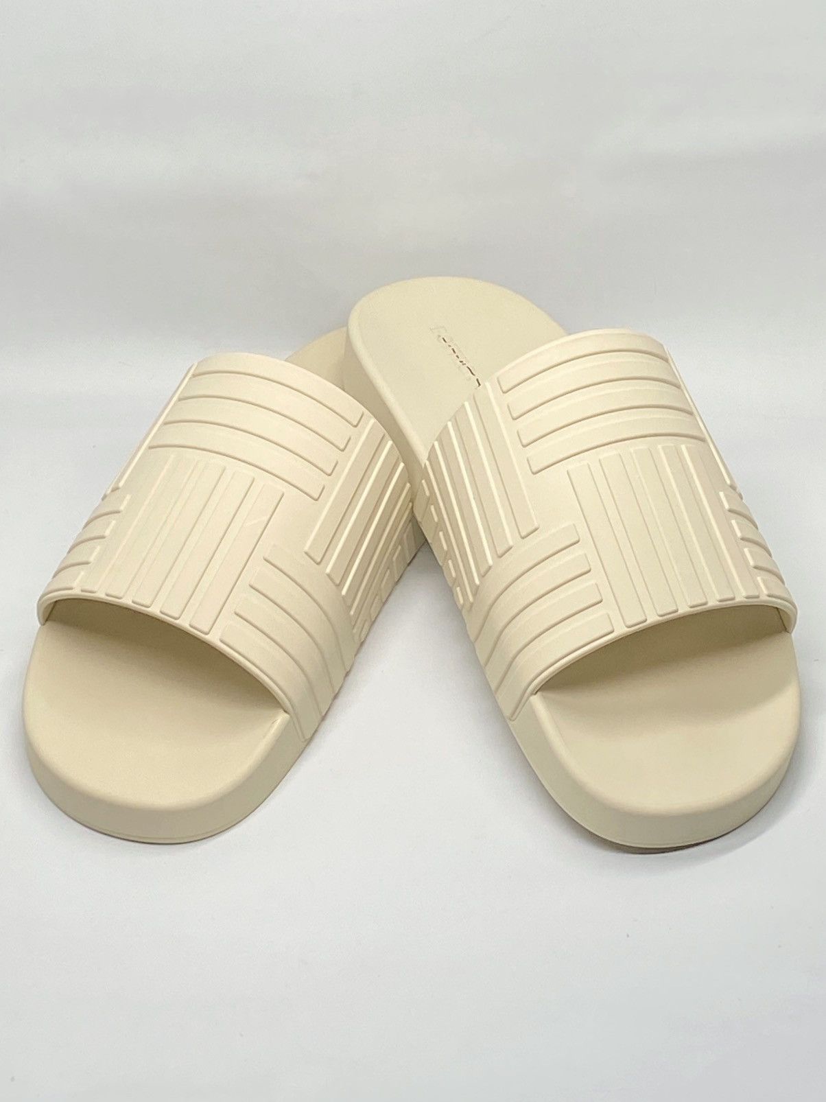 Bottega Veneta Bottega Veneta Rubber Slide Sandals size 46/us size 13 Size US 13 / EU 46 - 9 Thumbnail