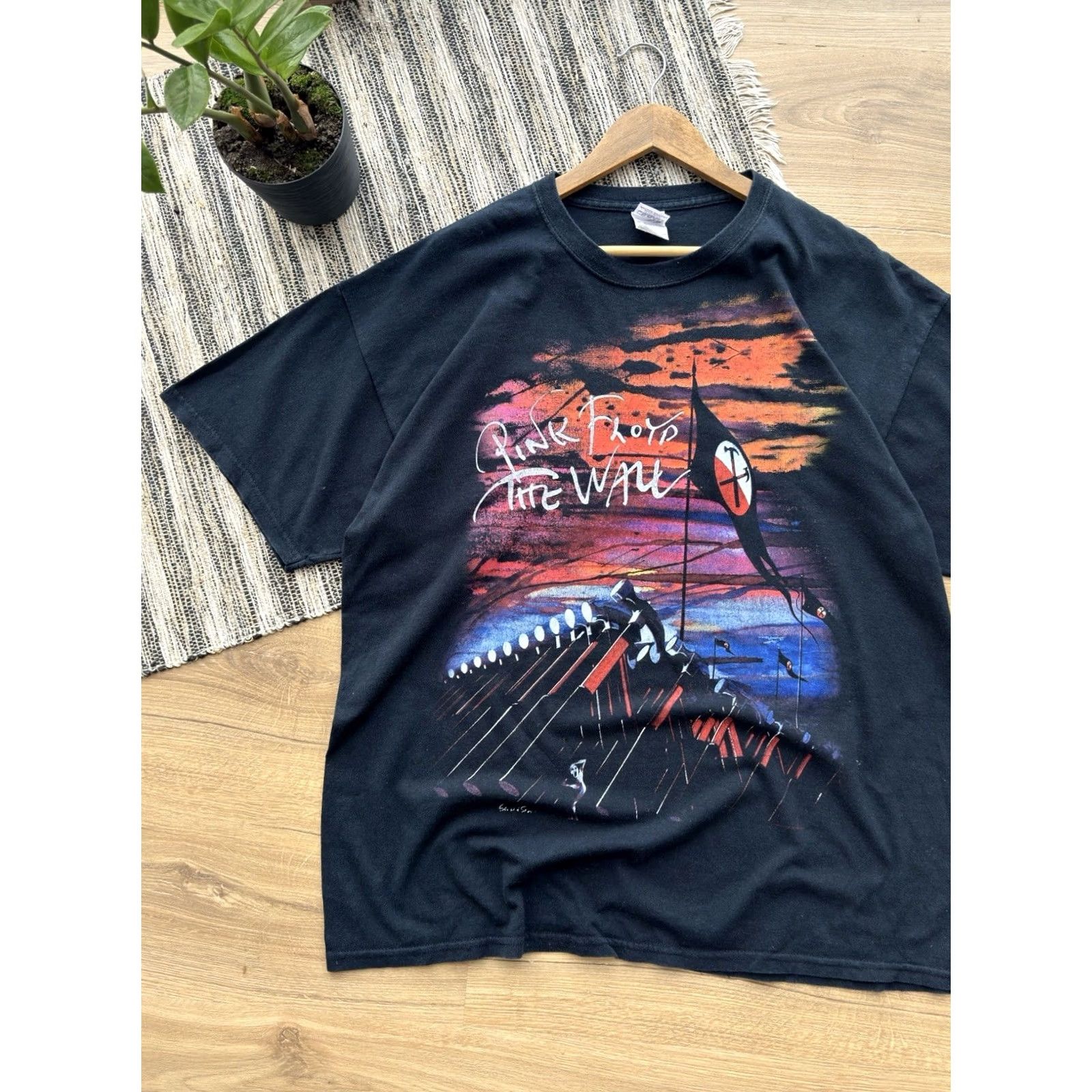Gildan VINTAGE Pink Floyd The Wall Marching Hammers XL Shirt Mens Size US XL / EU 56 / 4 - 3 Thumbnail