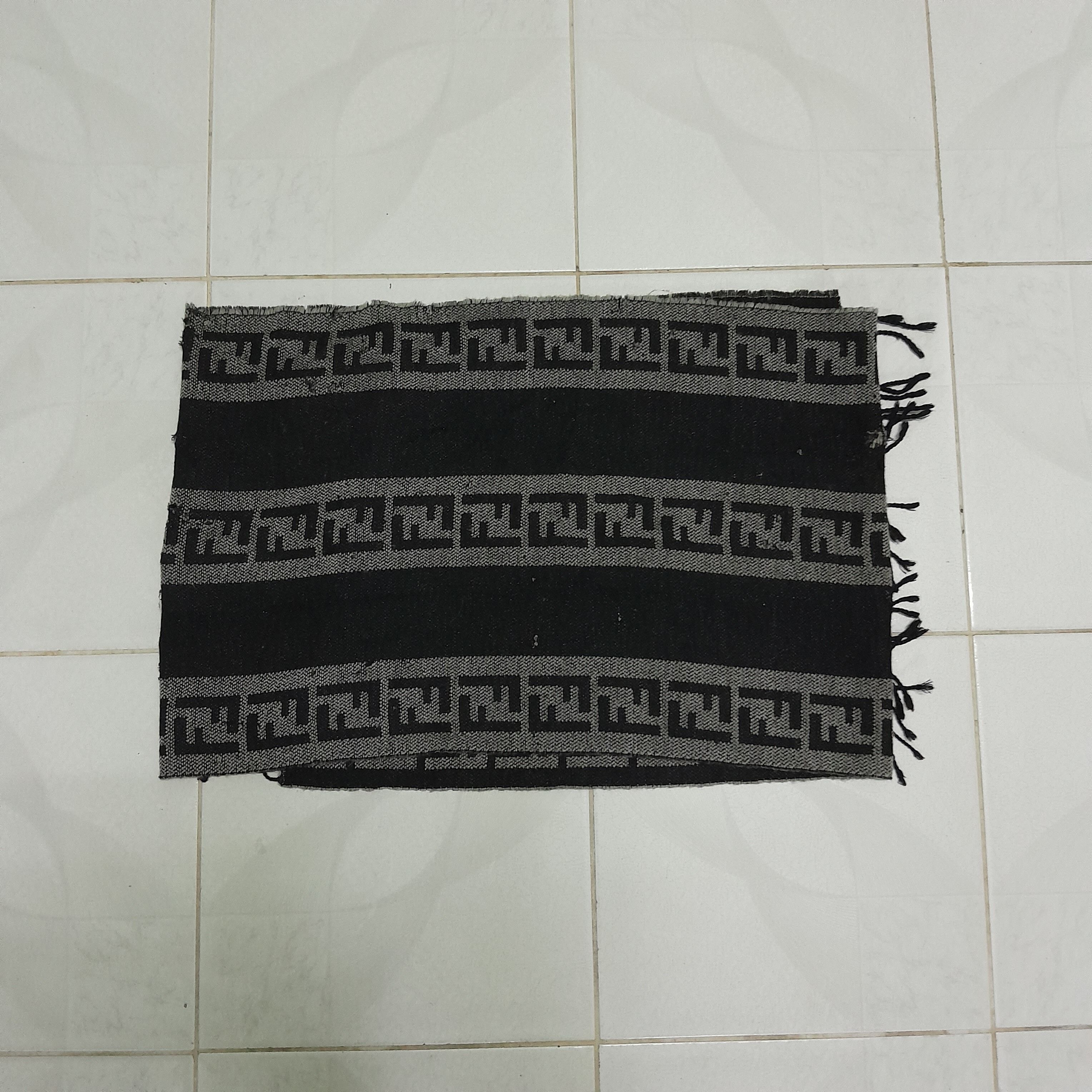 Fendi 💥FINAL DROP💥DISTRESSED VERY WORN FENDI UNISEX WOOL SCARVES Size ONE SIZE - 3 Thumbnail