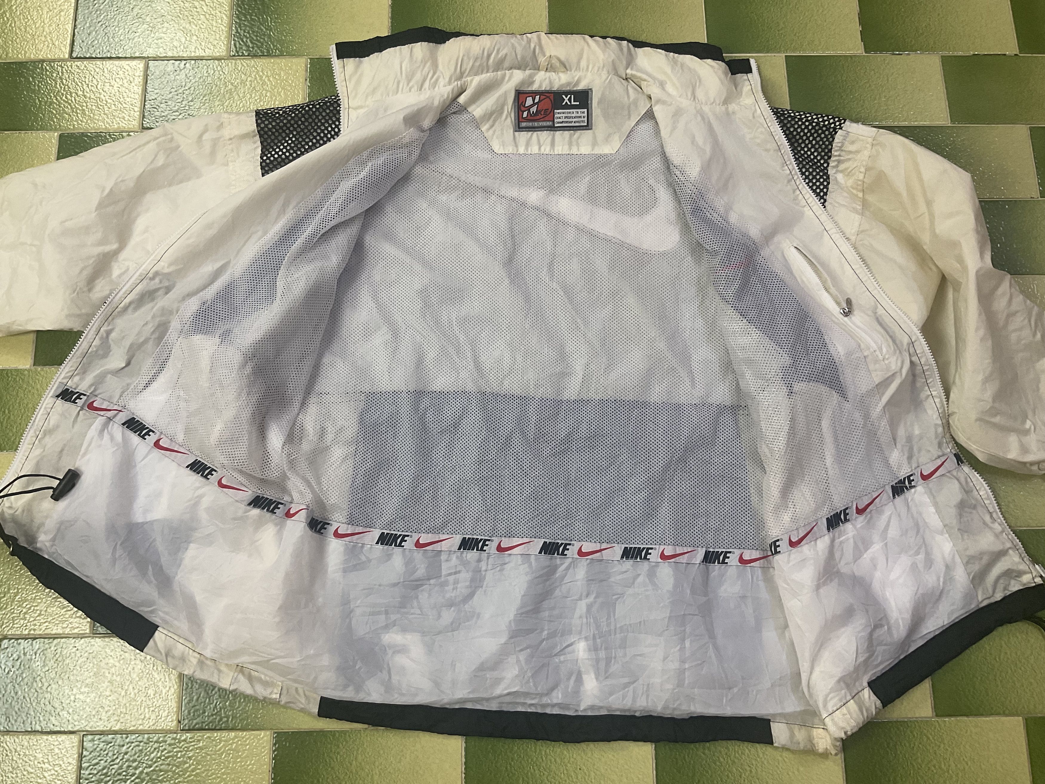 Nike Vintage 90s Nike Windbreaker Jacket with Packable Hood Size US XL / EU 56 / 4 - 7 Thumbnail