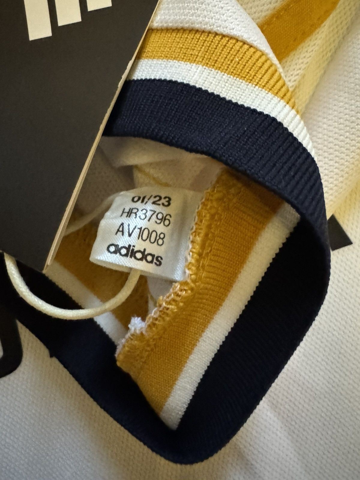 Adidas REAL MADRID CF 2023/2024 HOME FOOTBALL SHIRT SZ L HR3796 Size US L / EU 52-54 / 3 - 4 Thumbnail