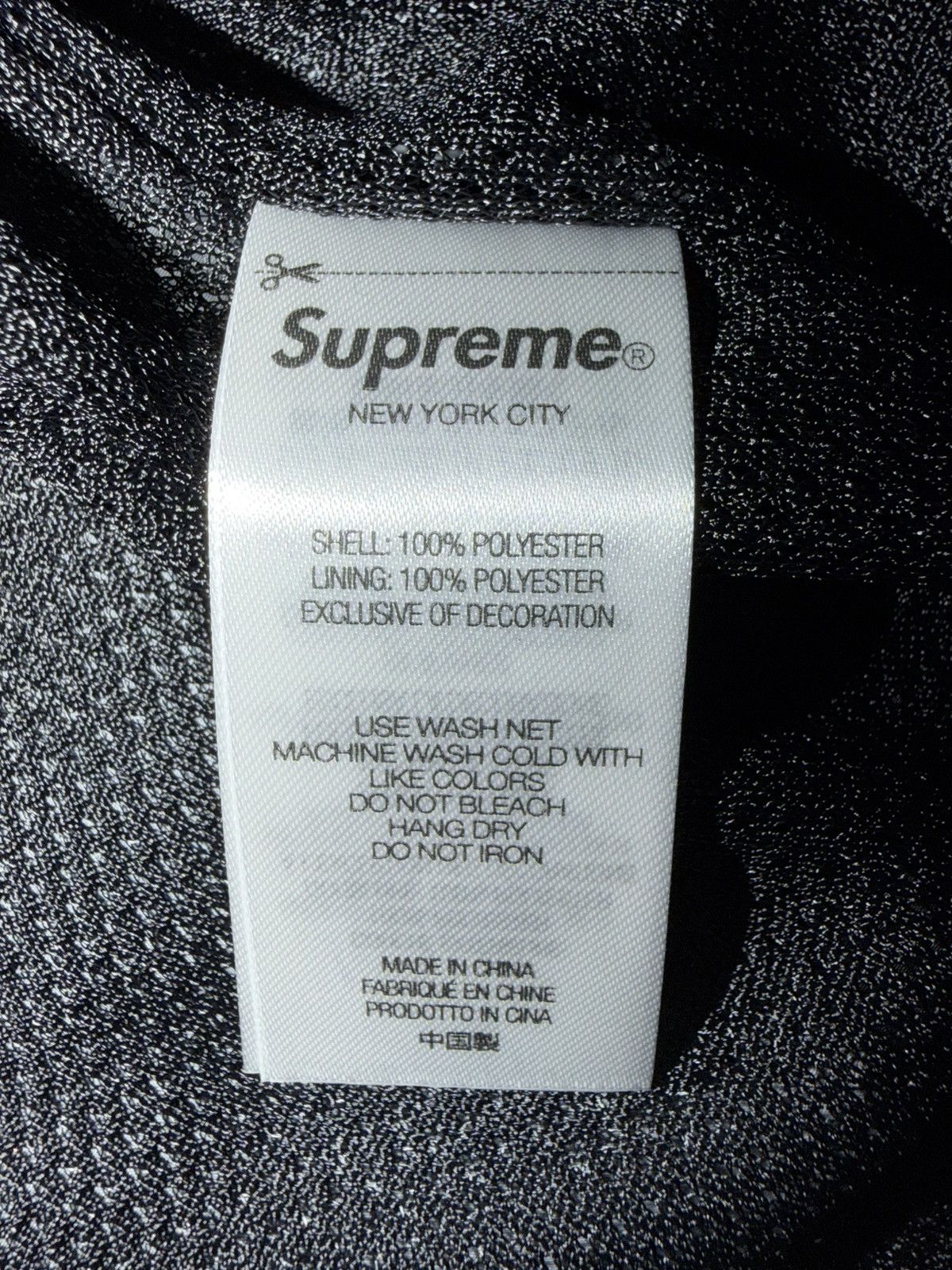 Supreme × Umbro Supreme x Umbro Gradient Track Jacket – Black (Size Small) Size US S / EU 44-46 / 1 - 8 Thumbnail