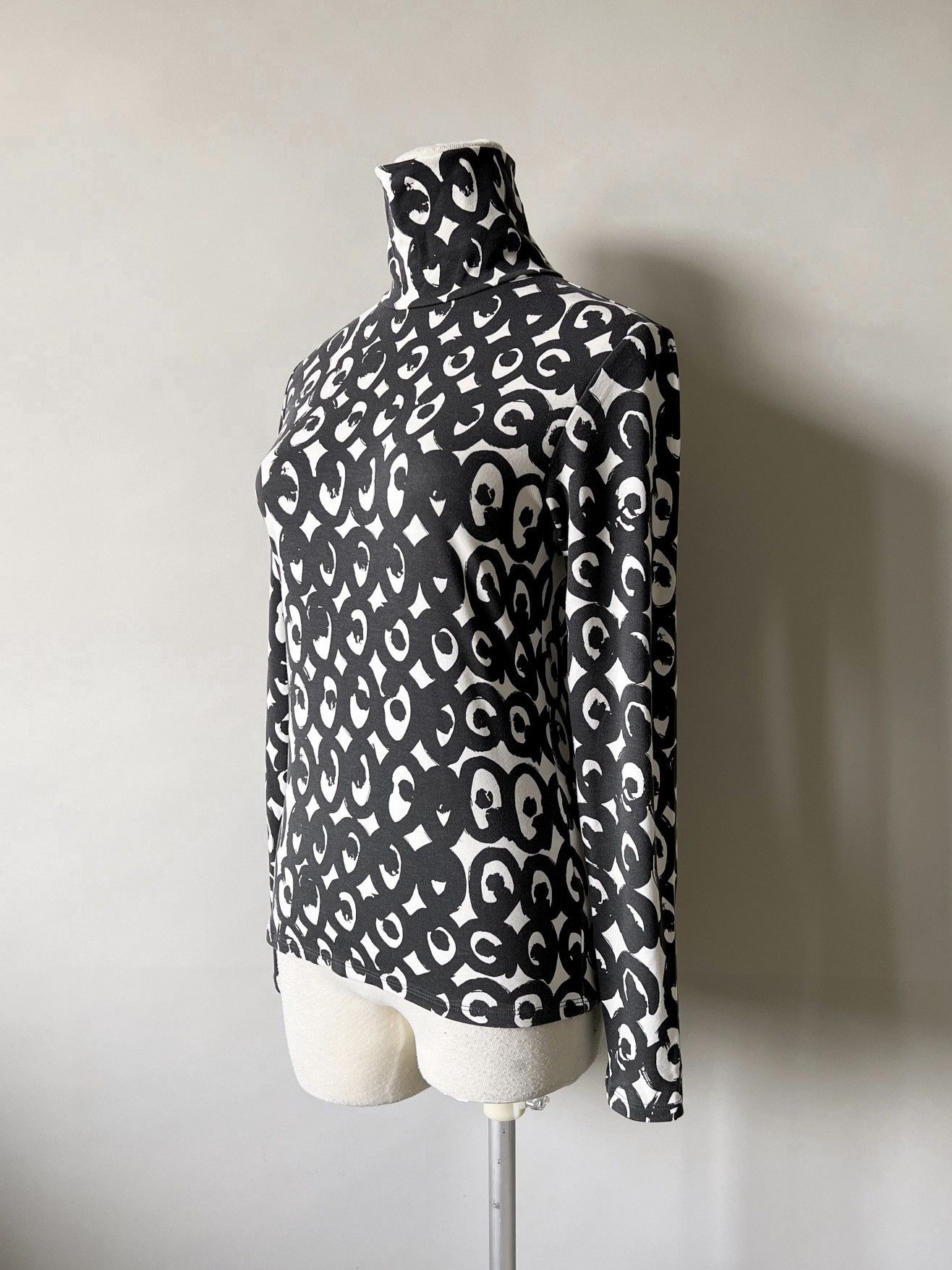 Marimekko Marimekko Kissapöllö Uniqlo Brushstroke Heattech Turtleneck Size XS / US 0-2 / IT 36-38 - 2 Thumbnail