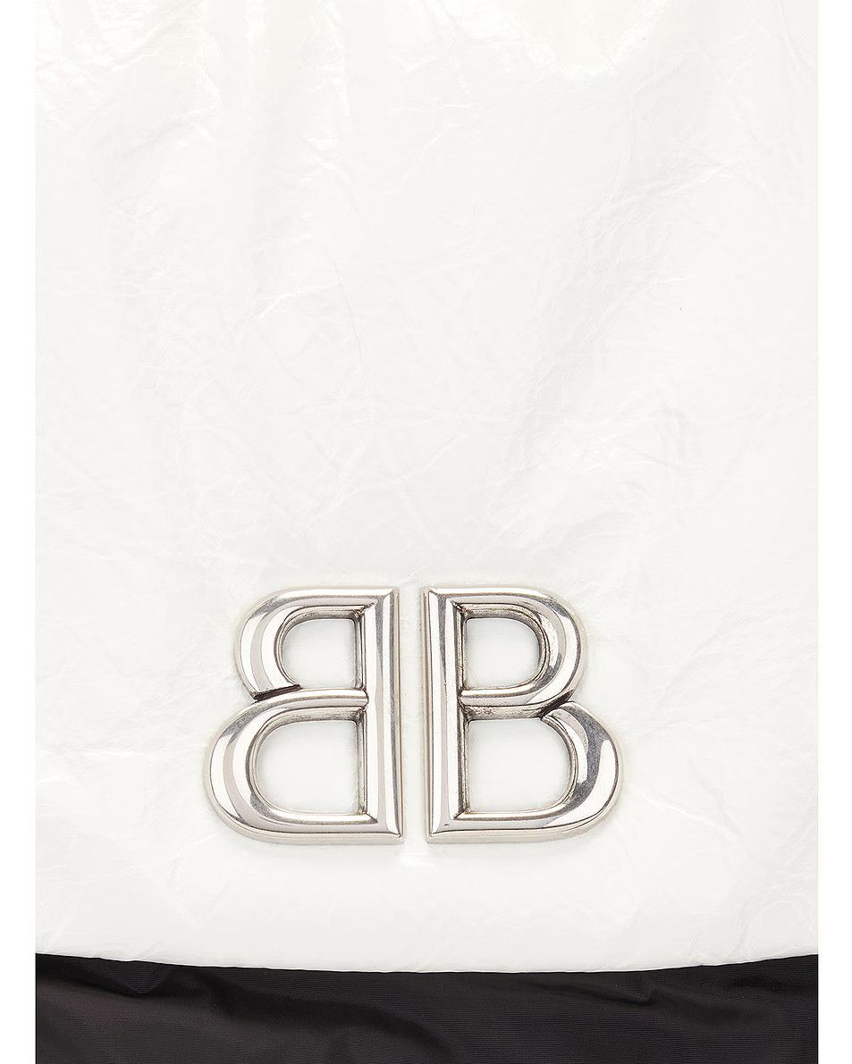 Balenciaga o1la1rc1a1125 Size: OS / Monaco Chain Bag Optic White/Black Size ONE SIZE - 7 Thumbnail