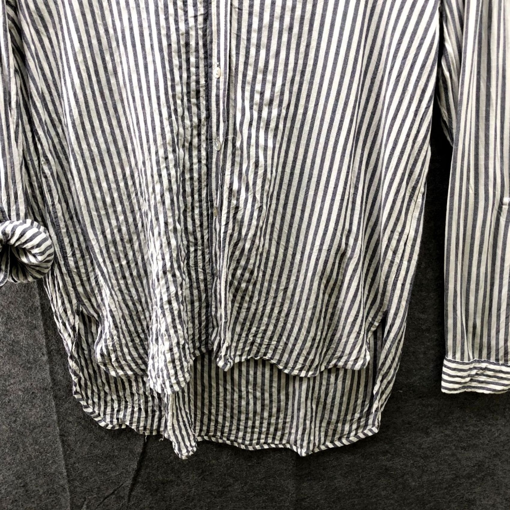 Vintage Jane & Delancey Button Down Shirt Womens M Rayon Gray White Striped Roll Tab Shirt Size M / US 6-8 / IT 42-44 - 4 Thumbnail