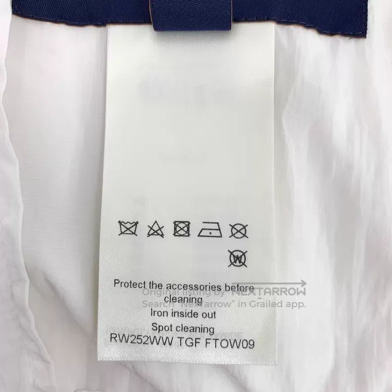 Louis Vuitton Louis Vuitton 25 White Hooded Drawstring Zipper Long Sleev Size XS / US 0-2 / IT 36-38 - 7 Thumbnail