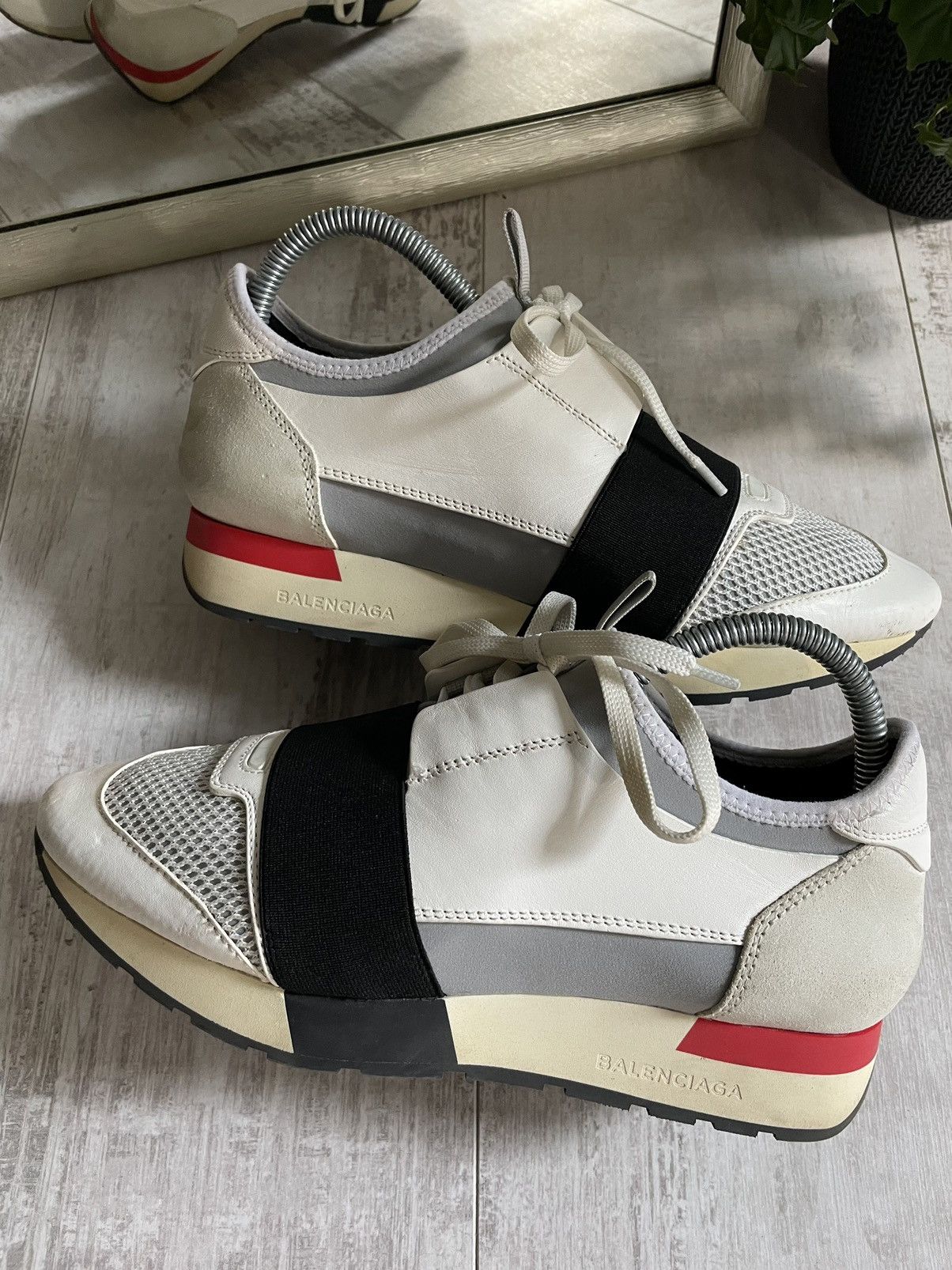 Balenciaga Balenciaga Race Runner Leather Sneakers White Size US 8 / IT 38 - 2 Thumbnail