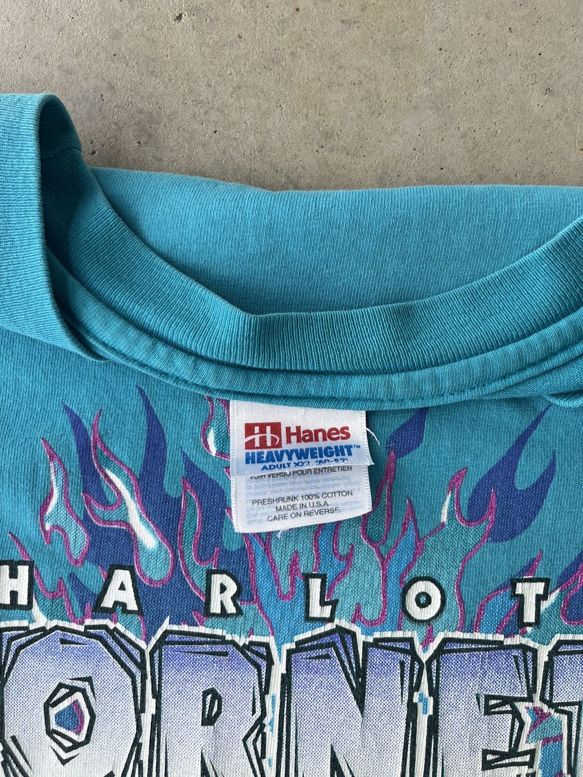 NBA Vintage 90’s Charlotte Hornets Flaming Breakthrough Tee Size US XL / EU 56 / 4 - 4 Thumbnail