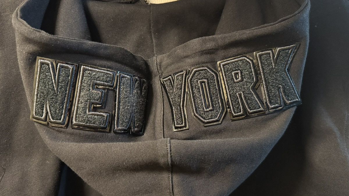 Pro Standard PRO STANDARD MLB NEW YORK YANKEES TRIPLE BLACK ZIP UP HOODIE Size US S / EU 44-46 / 1 - 7 Thumbnail