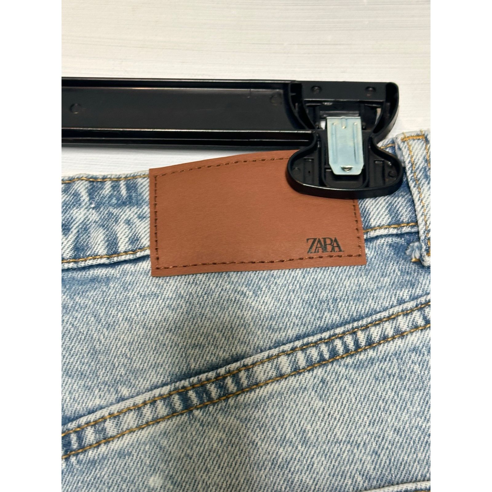 Zara Zara mom fit high waist jean shorts size 2 Size 26" / US 2 / IT 38 - 7 Thumbnail