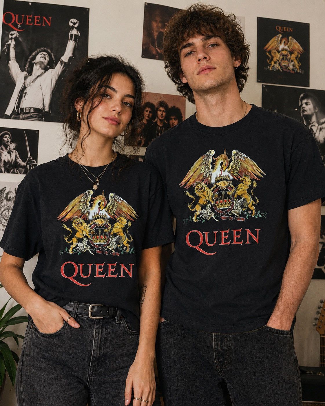 Other Queen Crest Logo Graphic Band Tee Black Size Medium Size US M / EU 48-50 / 2 - 1 Thumbnail