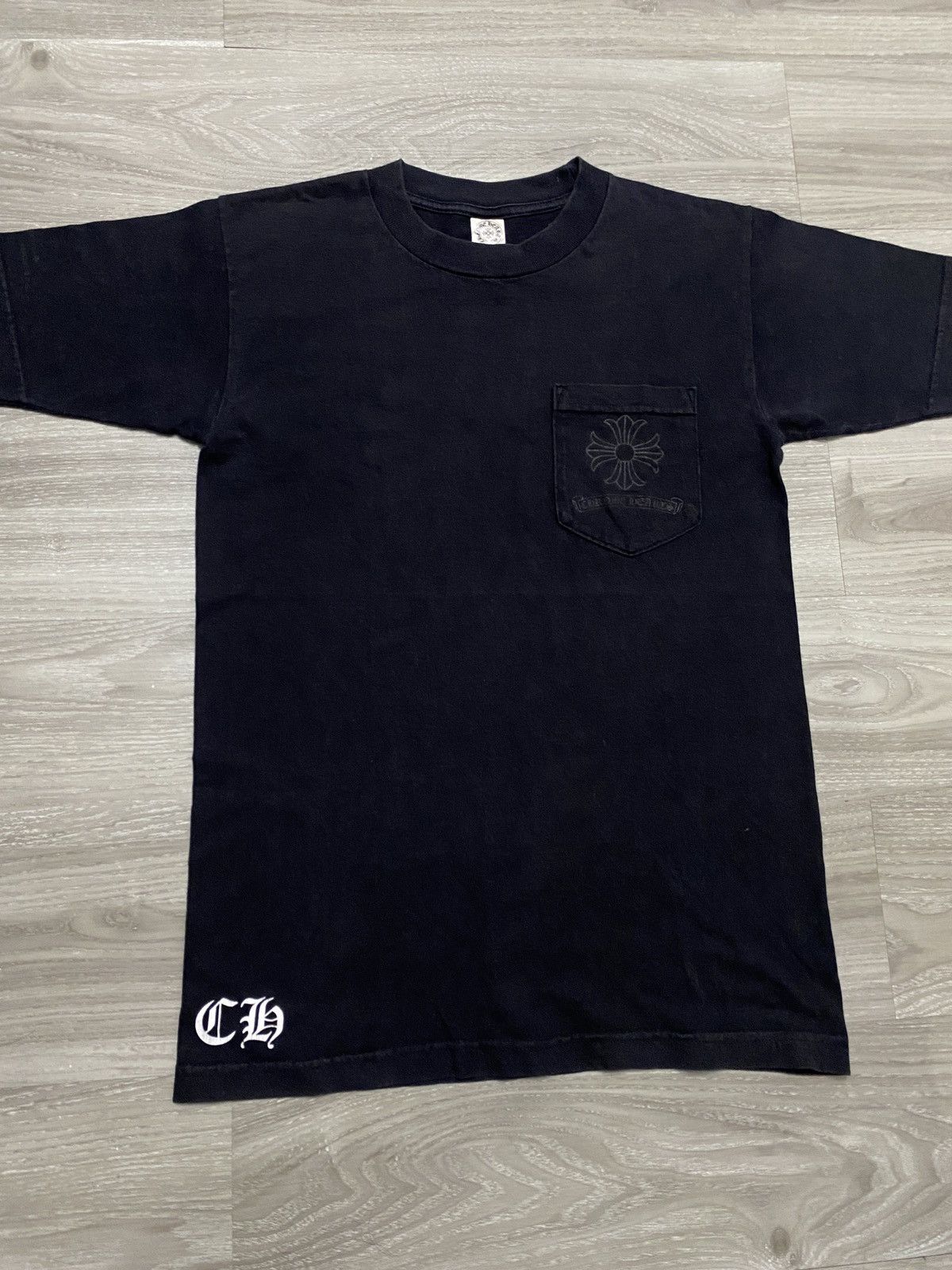 HOLLYWOOD EXCLUSIVE TONAL JUMBO CROSS CHROME TEE