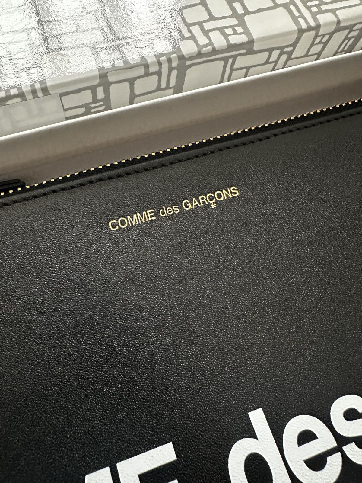 Comme des Garcons Comme res Garçons Huge Logo Wallet Size ONE SIZE - 2 Thumbnail