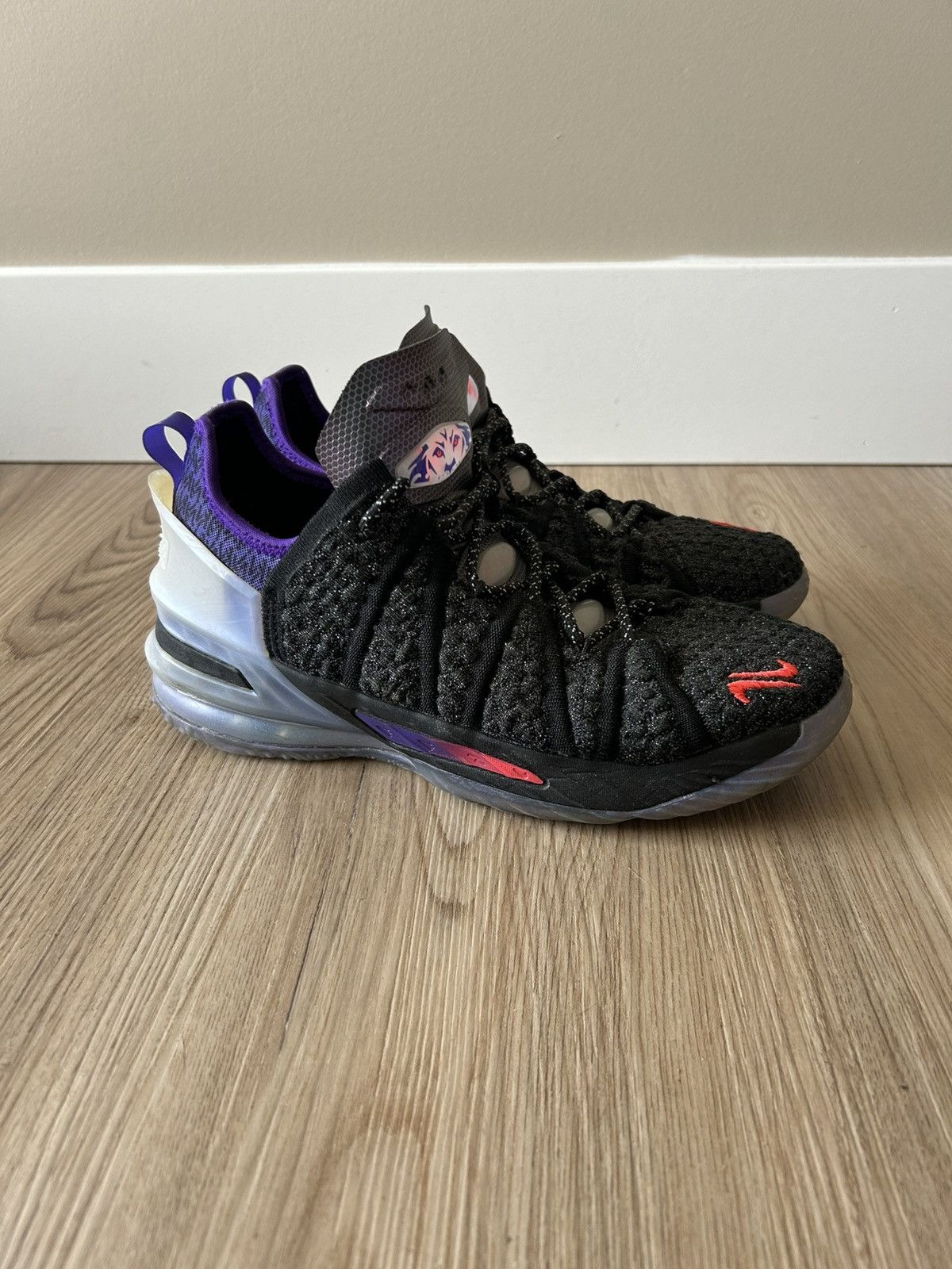 Nike Nike Lebron 18 Low Cosmic Court Size US 6.5 / EU 39-40 - 1 Thumbnail