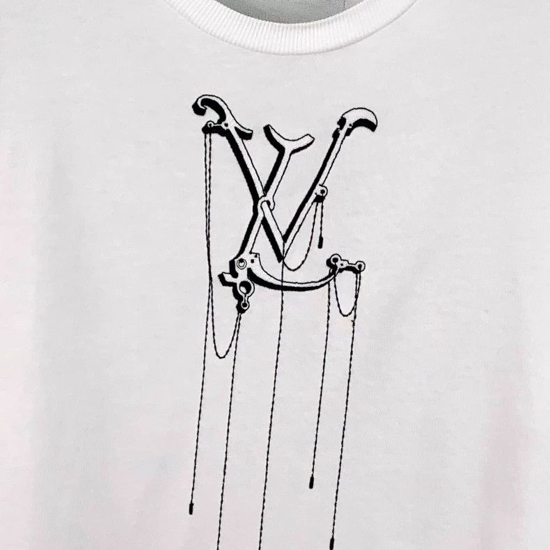 Louis Vuitton Louis Vuitton White logo pendant printed cotton crew neck Size US L / EU 52-54 / 3 - 4 Thumbnail