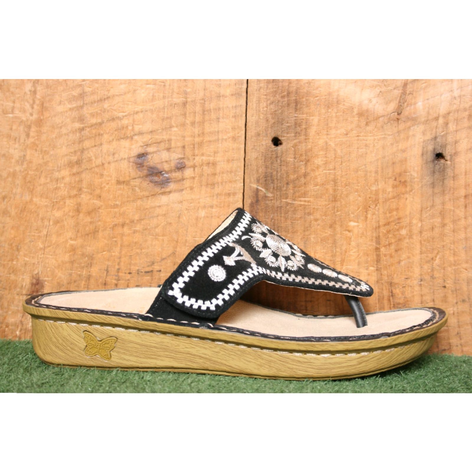 Vintage VINTAGE Alegria Vanessa Mandala Embroidered Suede Slide Sandals EUR 37 ≈ US 7 Black & White Thong Slip On Women Sandal 1-1.9 in Low Heel Size US 7 / IT 37 - 2 Thumbnail