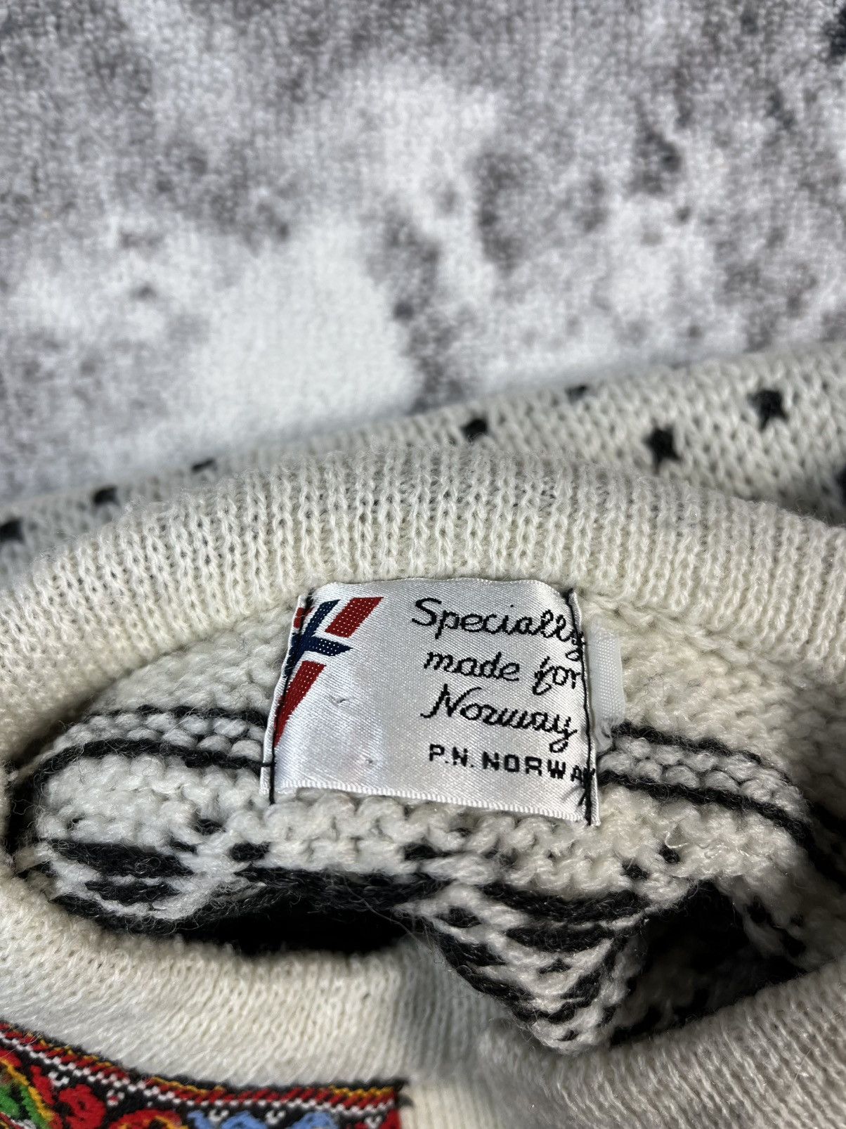 Vintage Norwegian Wool Knit Sweater Traditional Nordic Design XL XXL Size US XL / EU 56 / 4 - 11 Thumbnail