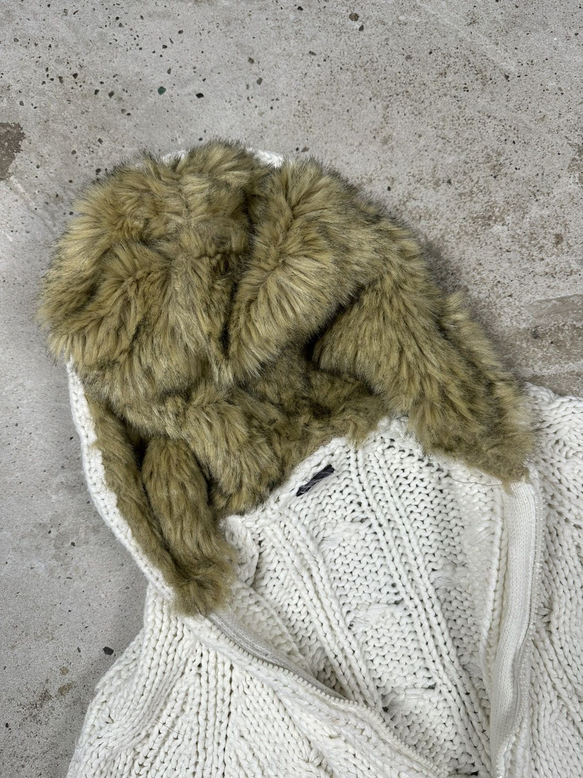 If Six Was Nine × Japanese Brand × Le Grande Bleu (L.G.B.) Vintage Y2K Faux Fur Cable Knit Full Zip Hooded Sweater Size US S / EU 44-46 / 1 - 10 Thumbnail