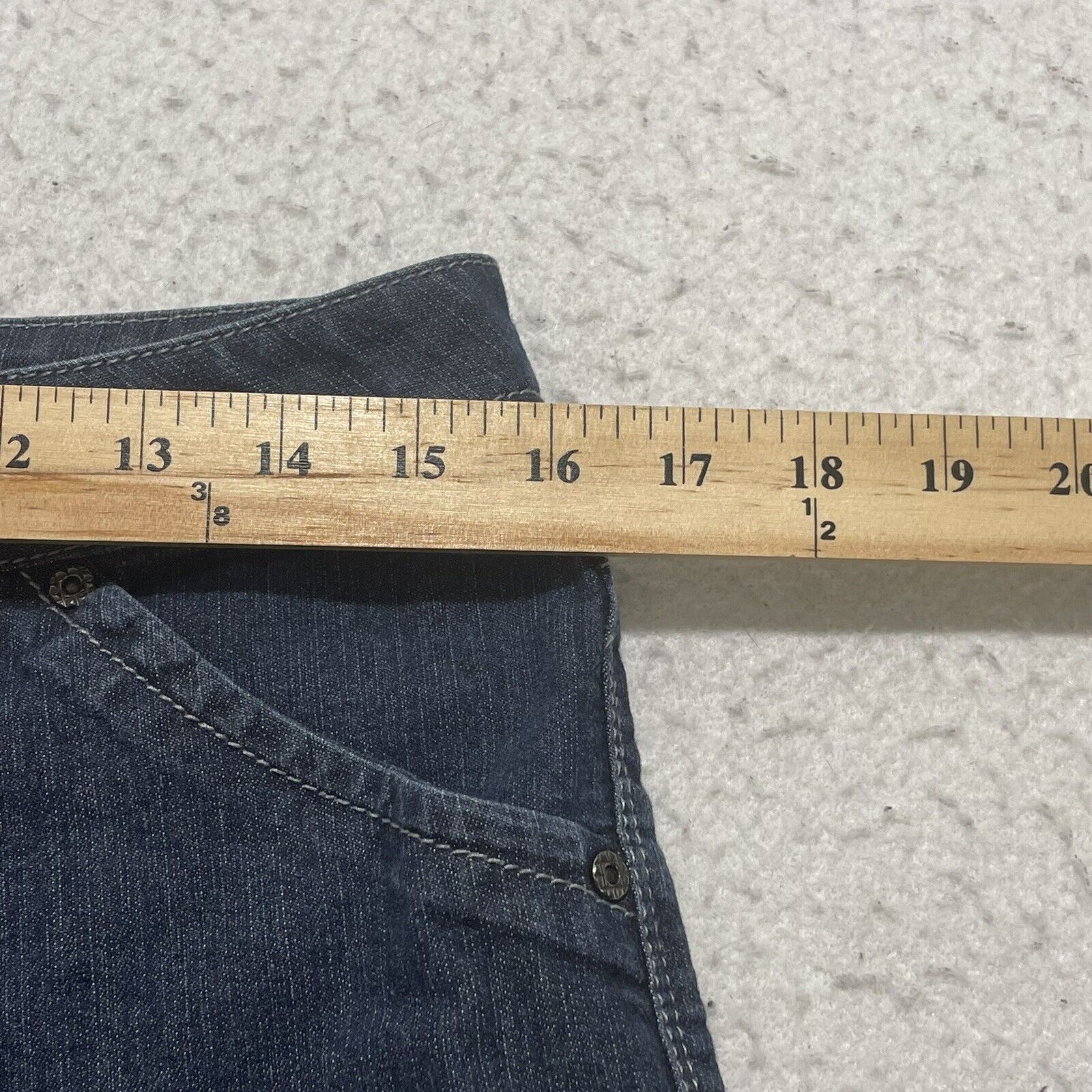 Other Baccini Women's Size 8 Denim Shorts 6" Inseam Mid Rise Size 30" / US 8 / IT 44 - 8 Thumbnail