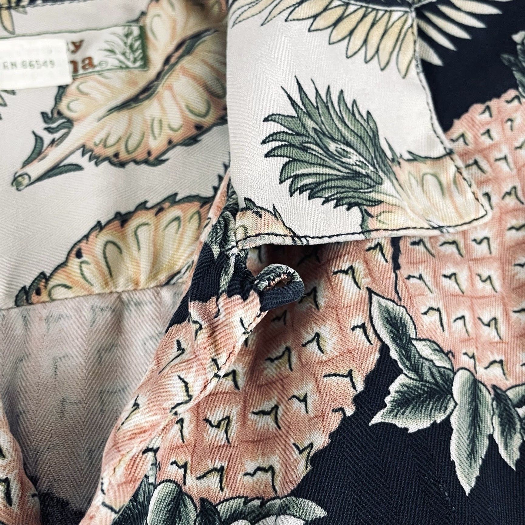 Tommy Bahama VINTAGE Tommy Bahama Shirt Mens L 100% Silk Button Floral Beach Hawaiian Pineapple E228 Size US L / EU 52-54 / 3 - 4 Thumbnail