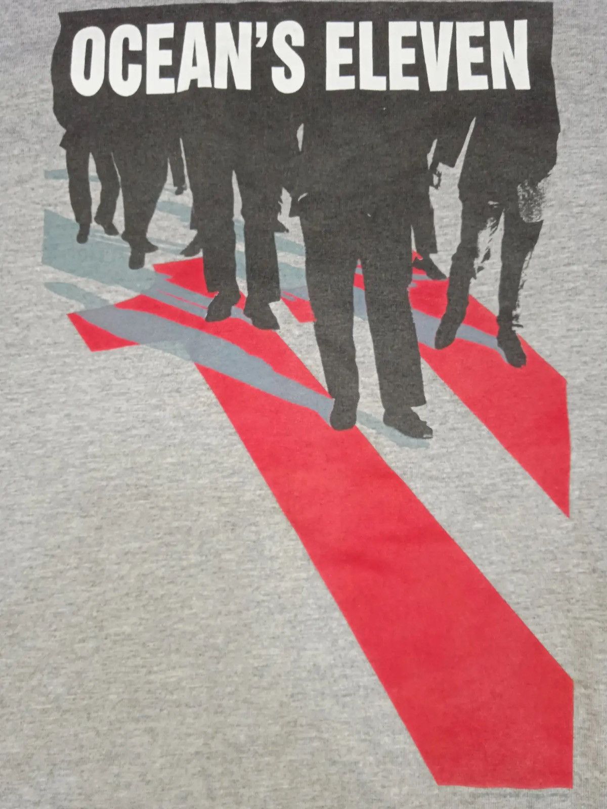 Vintage Vintage 2000s Ocean’s Eleven T Shirt Brad Pitt Size US M / EU 48-50 / 2 - 3 Thumbnail
