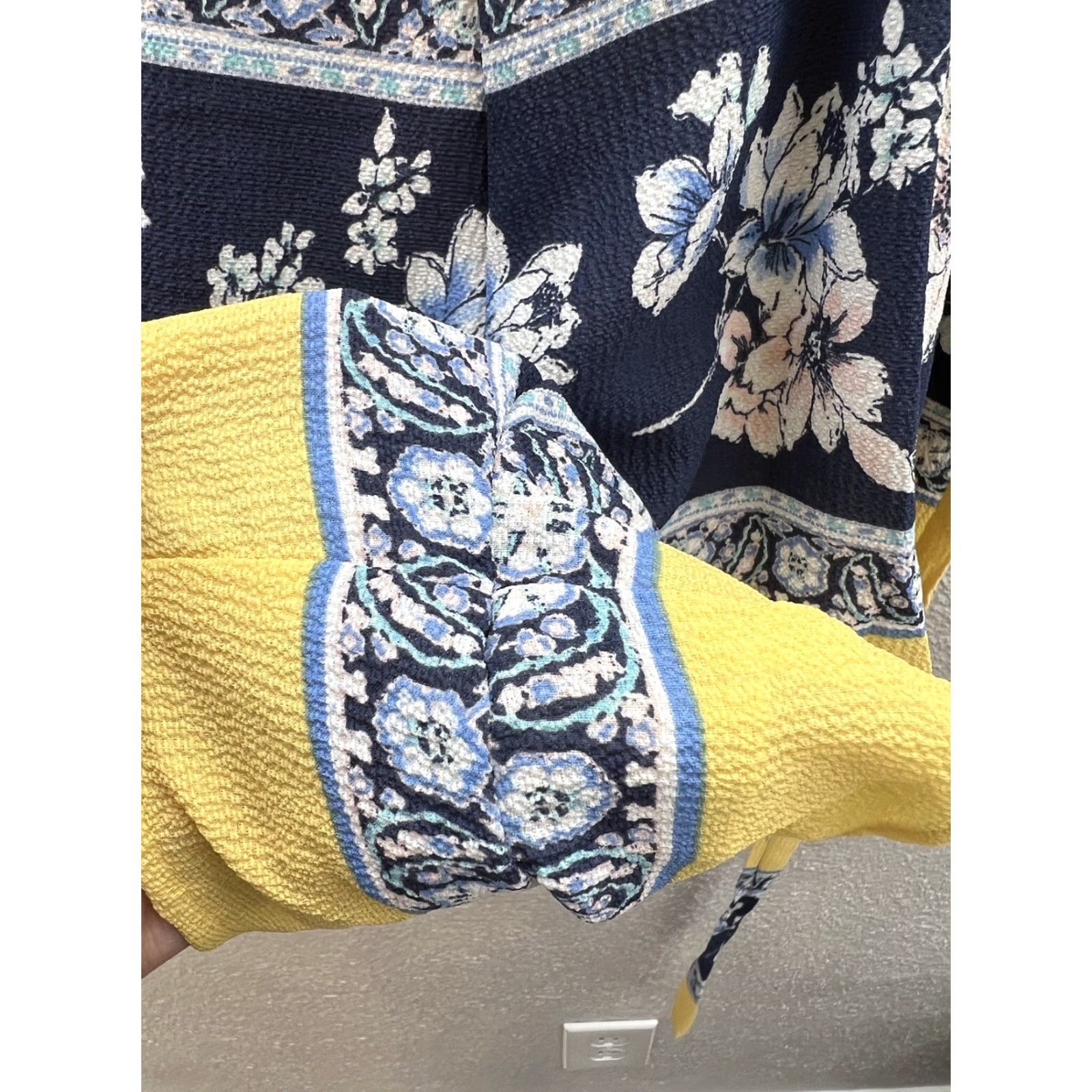 Vintage Trixxi Romper Short Sleeve Floral V-Neck Yellow Blue XS Women Size 26" / US 2 / IT 38 - 4 Thumbnail