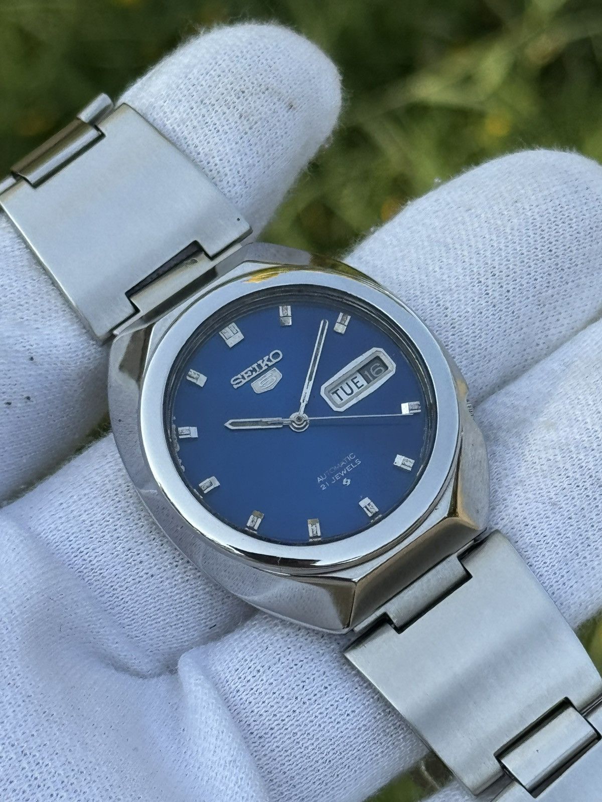 Seiko Vintage Seiko 5 Automatic Blue sunburst Dial day/date watch Size 36 - 11 Thumbnail