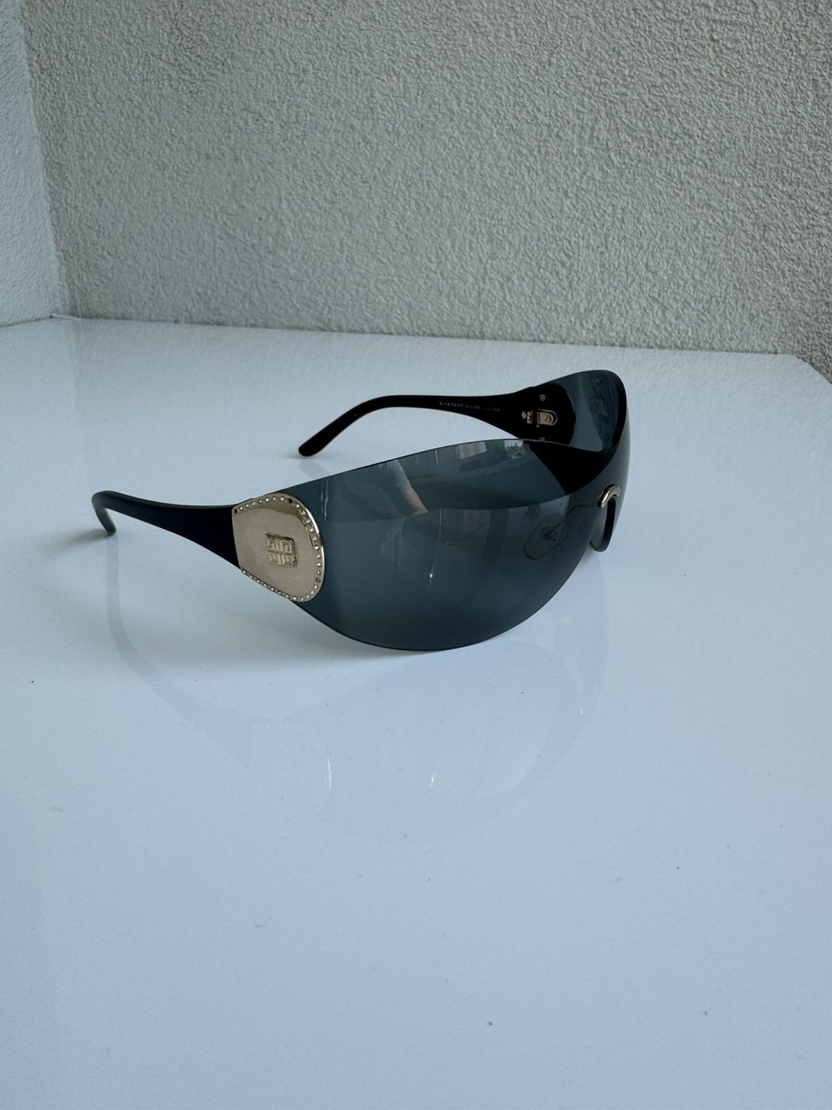 Givenchy Givenchy Sunglasses Mask Vintage Women’s Size ONE SIZE - 1 Thumbnail