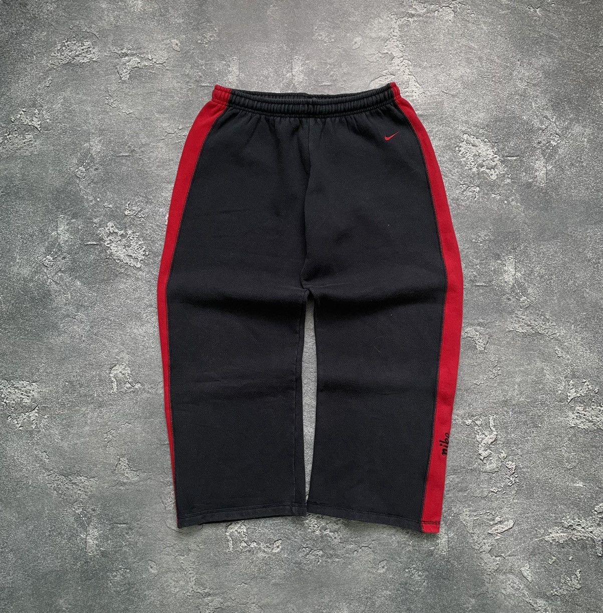 Nike Vintage Nike Baggy Y2K Trackpants Size US 38 / EU 54 - 1 Thumbnail