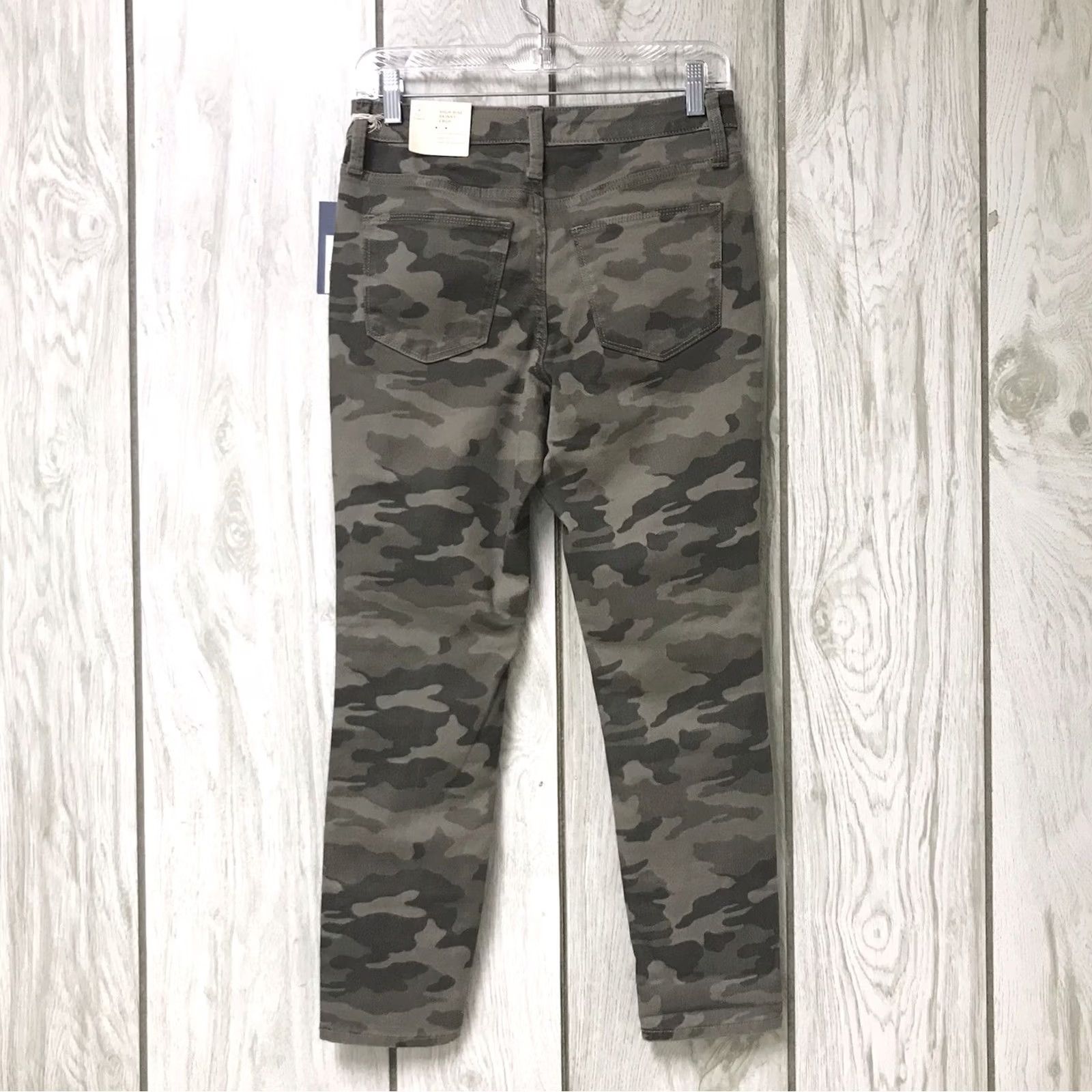 Vintage Universal Thread Women Camouflage Stretch High-Rise Skinny Cropped Capri Pants 4/27 VINTAGE? Size 27" / US 4 / IT 40 - 2 Thumbnail