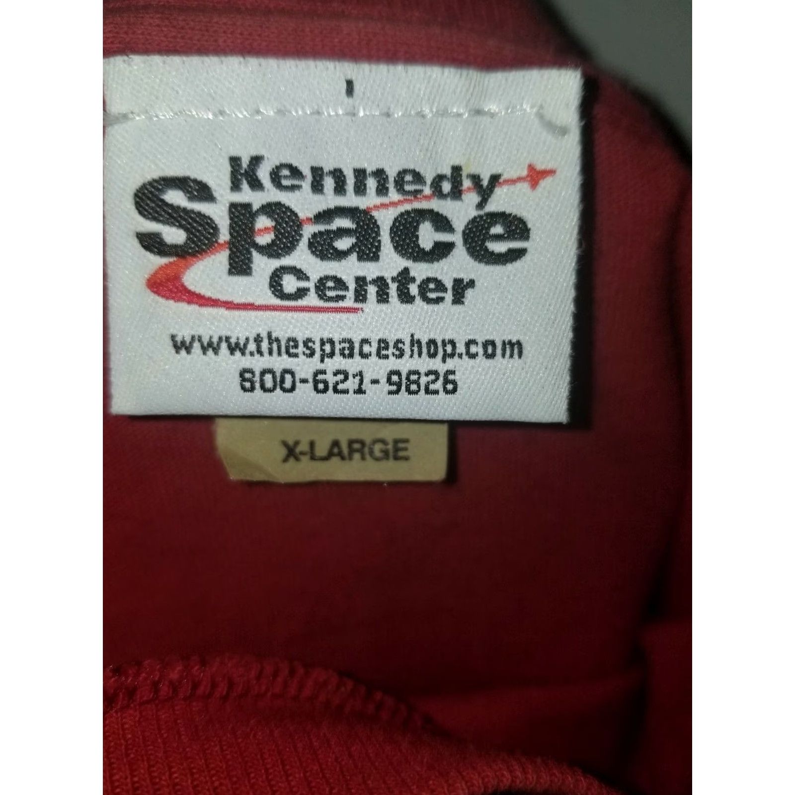 Vintage VINTAGE Kennedy Space Center NASA Flag Astronaut t shirt Mens XL Red Crew Neck Short Sleeve Graphic Tee صنع Size US XL / EU 56 / 4 - 6 Thumbnail