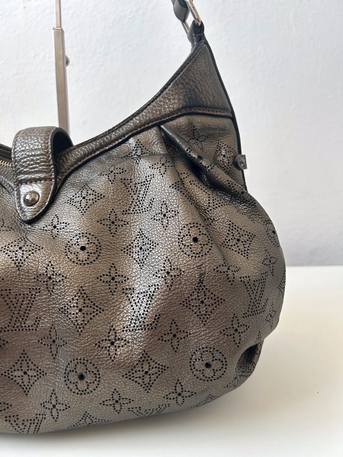 Louis Vuitton Louis Vuitton Argent Monogram Mahina handbag Size ONE SIZE - 13 Thumbnail
