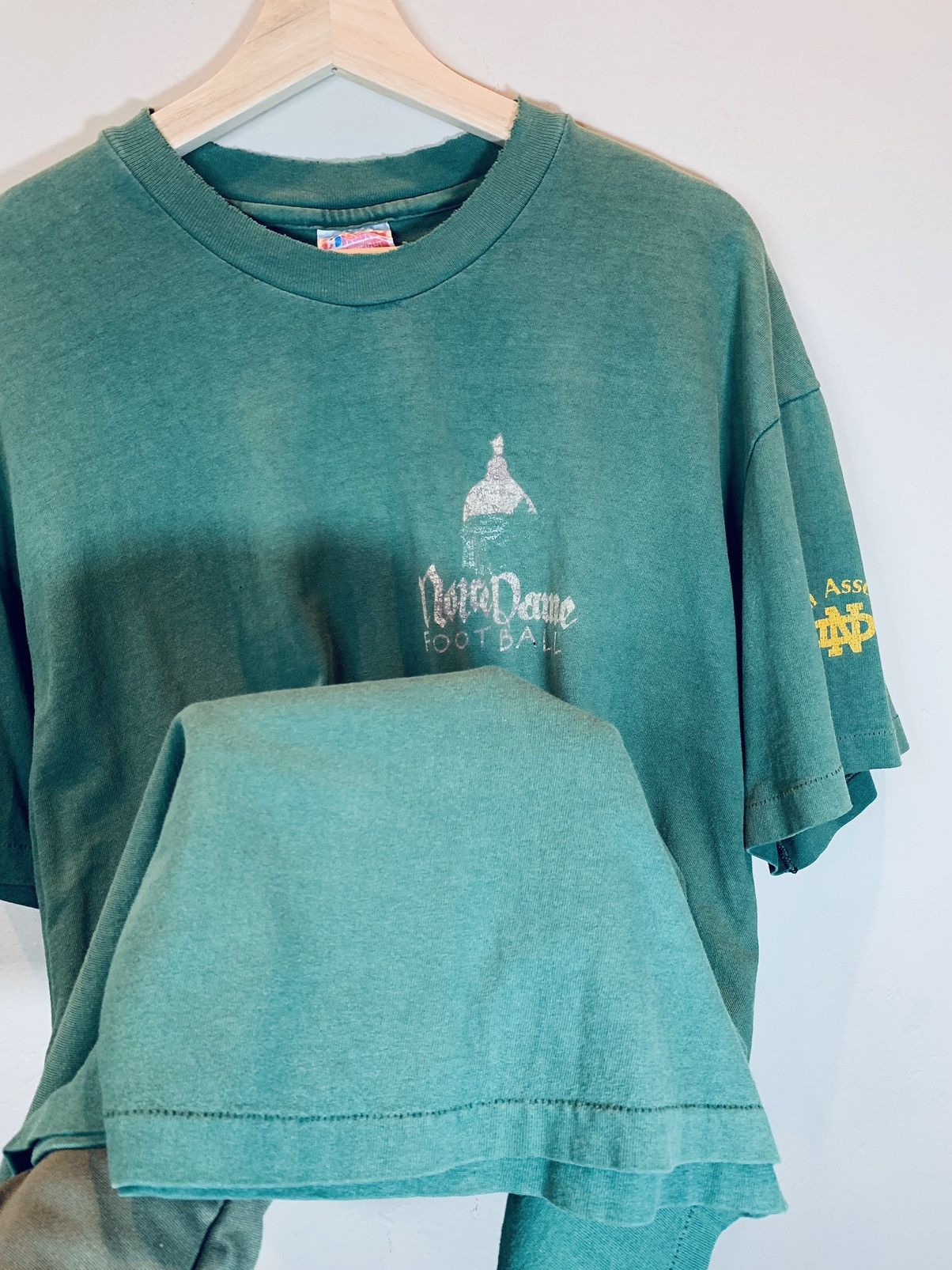 Vintage *RARE* Vintage Notre Dame Football Faded Single Stitch Shirt Size US XL / EU 56 / 4 - 6 Thumbnail