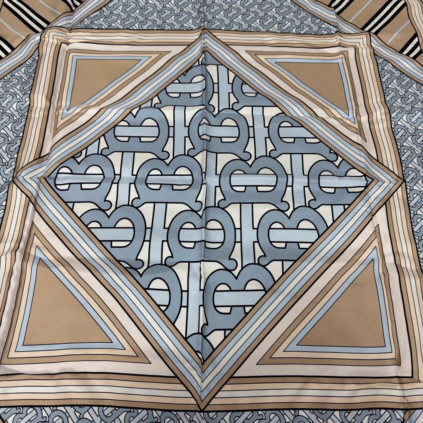 Burberry Burberry TB monogram geometric 90x90 silk scarf new unused Size ONE SIZE - 2 Thumbnail