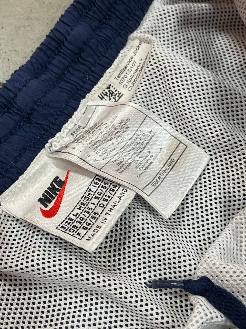 Nike Vintage Nike Shorts Big Swoosh Logo Size US 34 / EU 50 - 5 Thumbnail