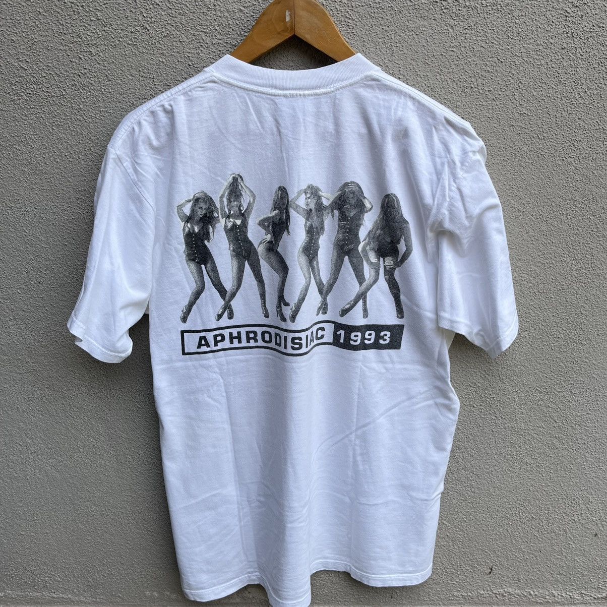 Vintage Vintage rare 90s BODY RAP London Aphrodisiac photo tee Size US L / EU 52-54 / 3 - 3 Thumbnail