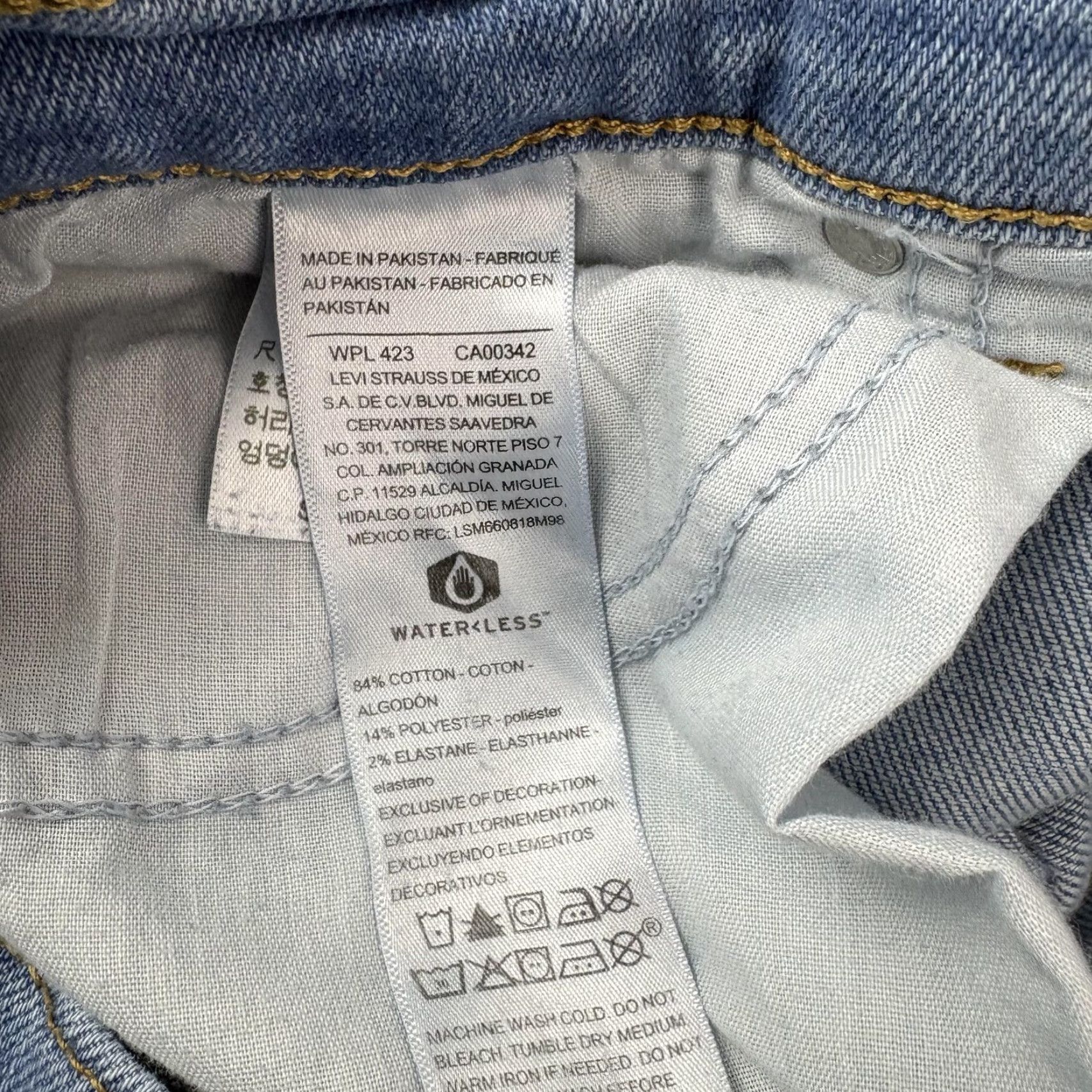 CO Signature by Levi Strauss & Co Jeans Womens 14 Boyfriend Distressed 34x24 Denim Size 36" / US 14 / IT 50 - 6 Thumbnail