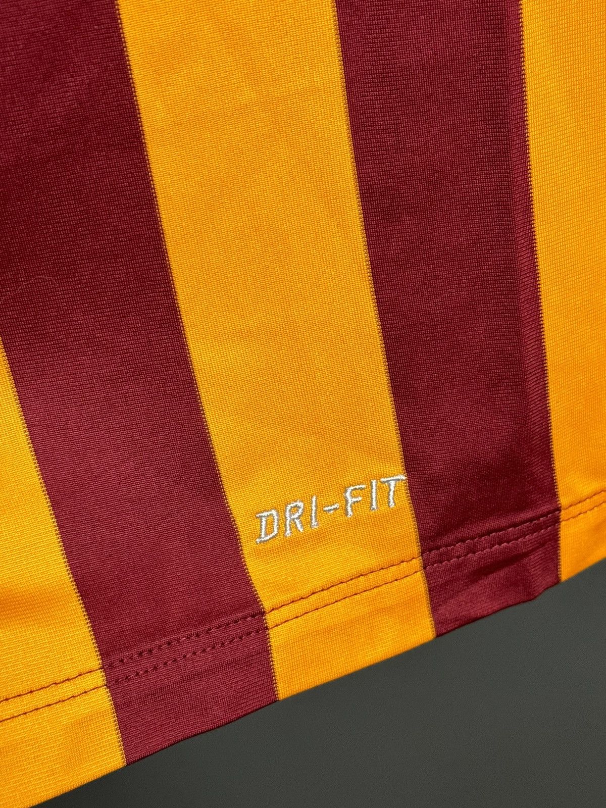 Nike Bradford City 14/15 Home Football Jersey Size US XXL / EU 58 / 5 - 3 Thumbnail