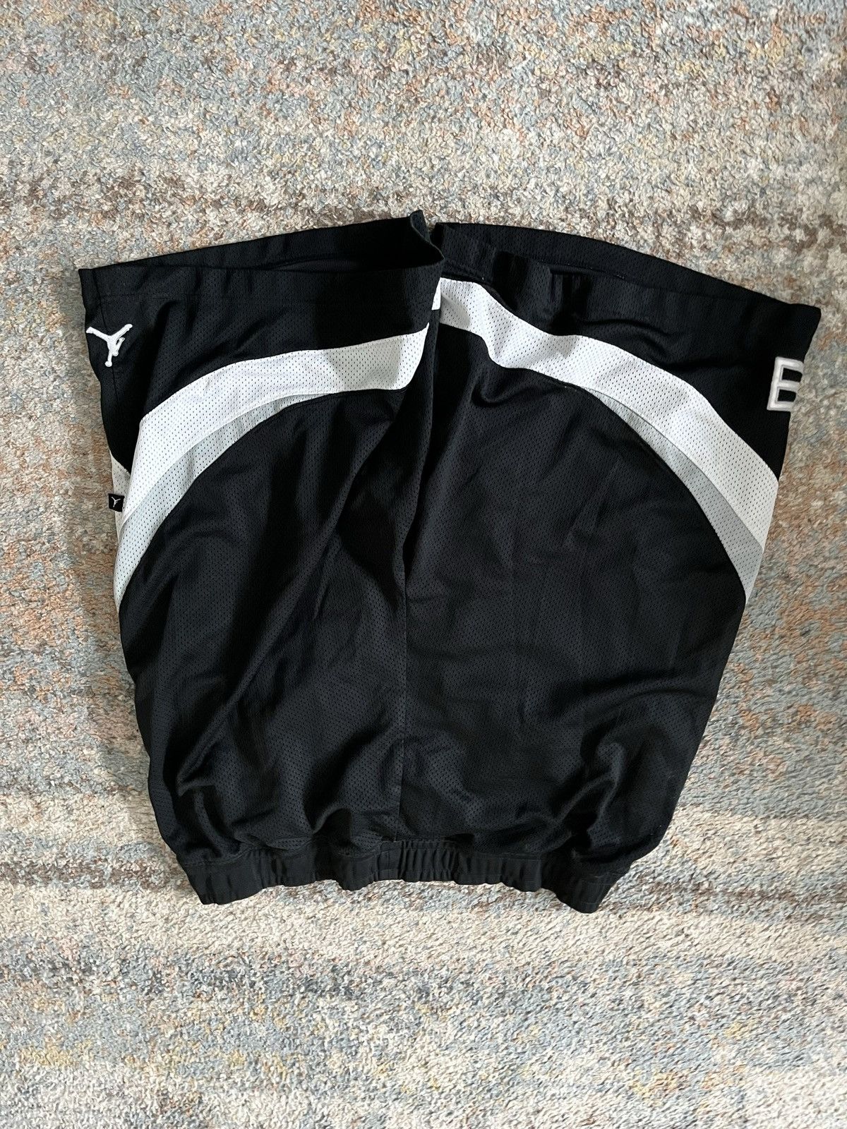 Jordan Brand VTG Jordan Shorts Y2K XL Black White Distressed Size US 34 / EU 50 - 7 Thumbnail