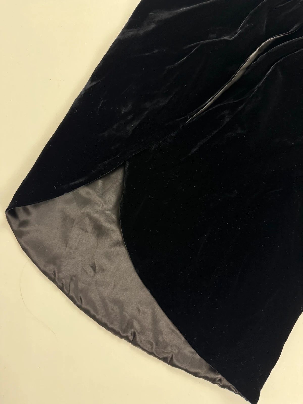 Valentino Midi skirt valentino black soutinqe velvet black elegant Size 28" / US 6 / IT 42 - 4 Thumbnail
