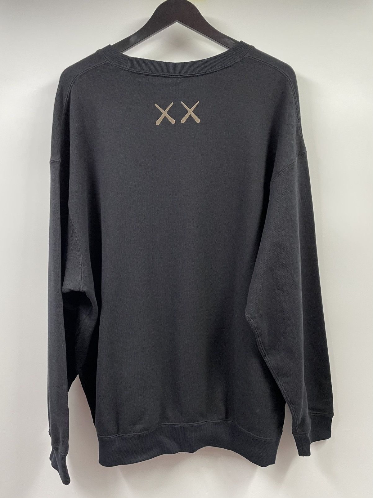 Kaws × Uniqlo 3XL Kaws x Uniqlo Black Long-sleeve Sweatshirt Size US XXL / EU 58 / 5 - 2 Thumbnail
