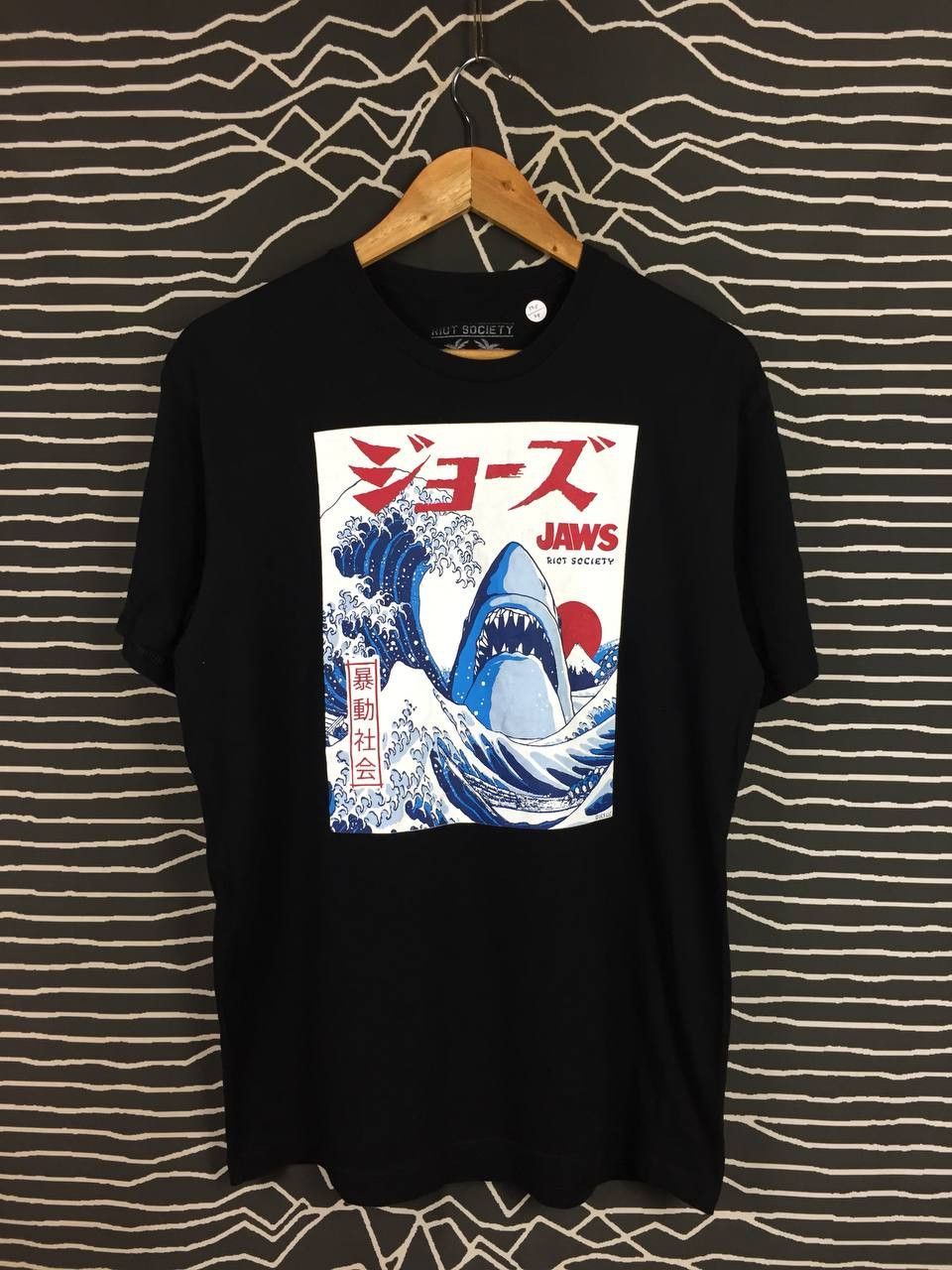 Riot Society Riot Society The Great Wave off Kanagawa Jaws Graphic Tee Size US M / EU 48-50 / 2 - 1 Thumbnail