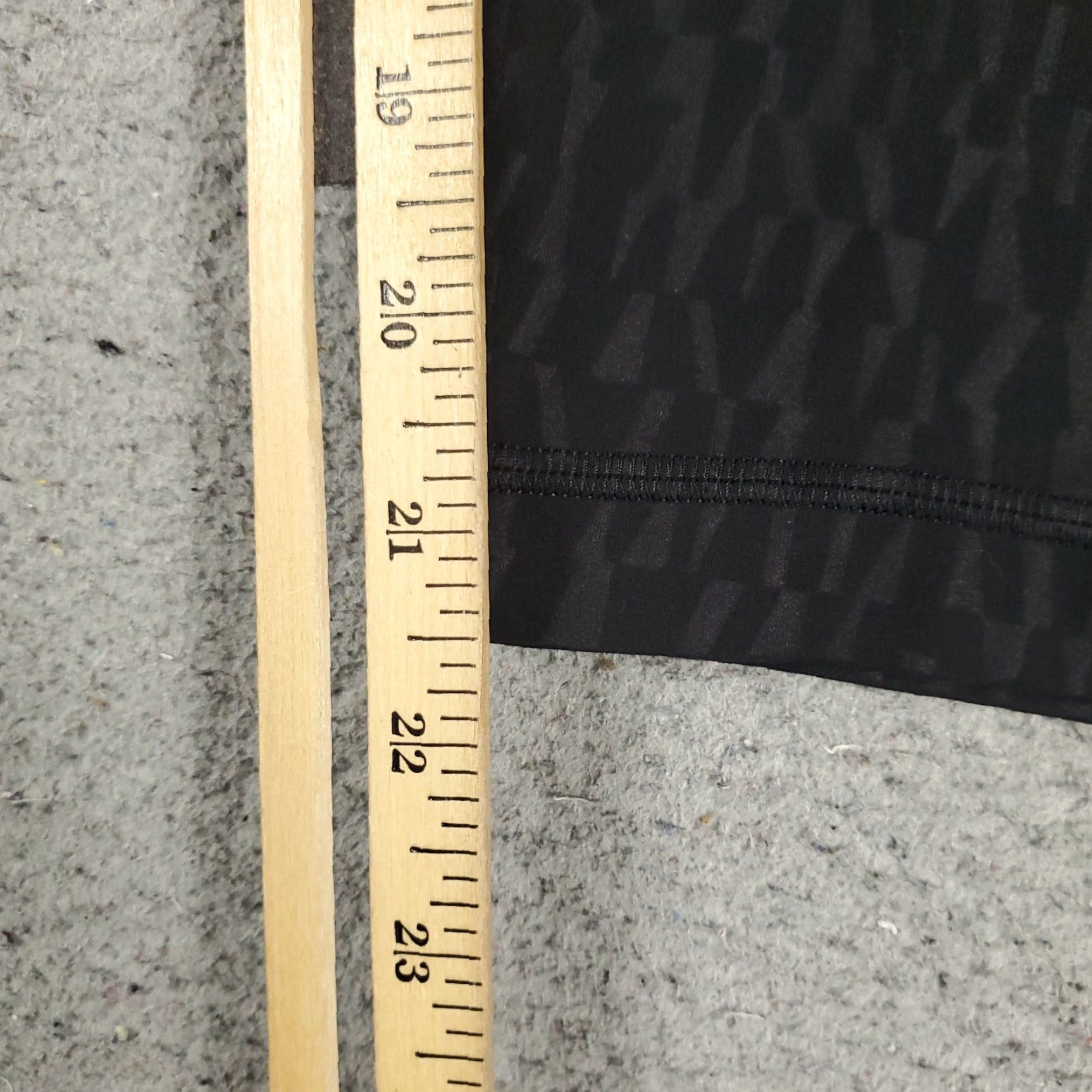 Lululemon LULULEMON Women's Size 3 Gray Black Geometric Capri Leggings Activewear Size 26" / US 2 / IT 38 - 5 Thumbnail