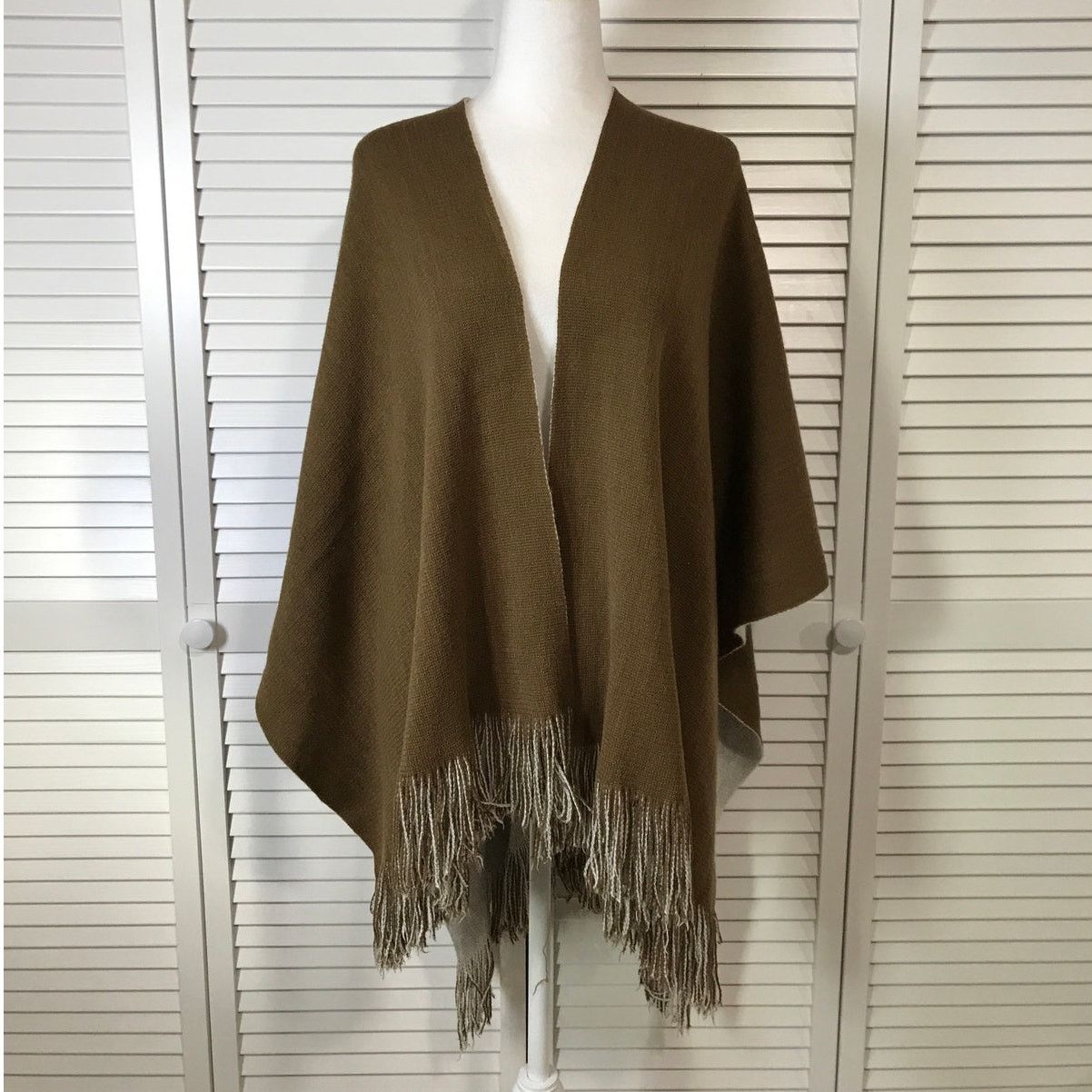 Other Olive Green V-neck Fringe Open Poncho Shawl Cape One Size8 Size ONE SIZE - 1 Thumbnail