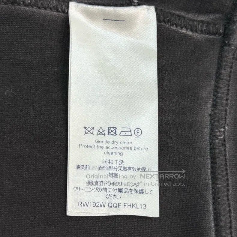 Louis Vuitton Louis Vuitton Gradient grey badge logo presbyopic leather Size US XS / EU 42 / 0 - 6 Thumbnail